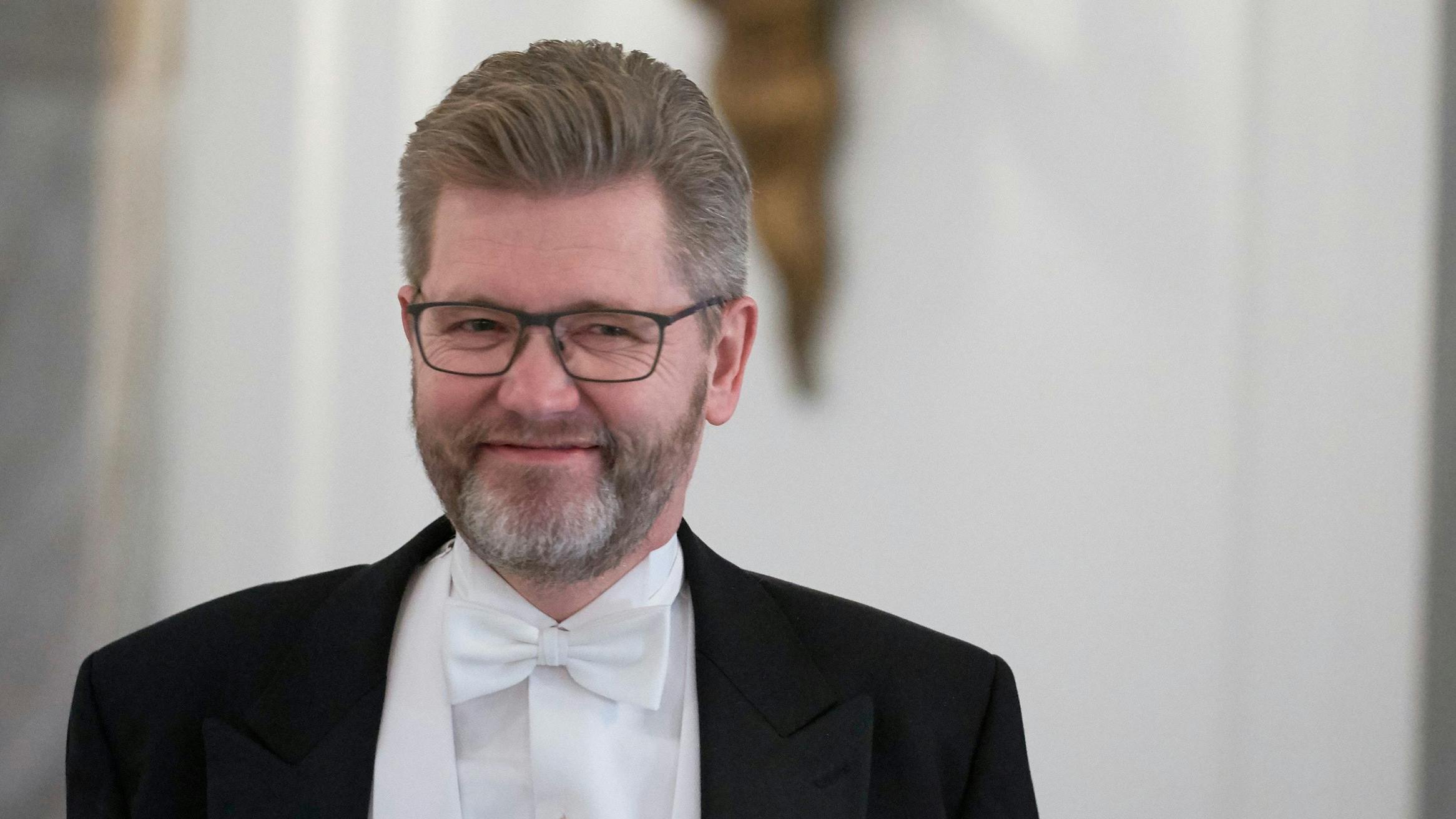 Frank Jensen kunne ikke forklare sig ud af sin sag og måtte trække sig. Og han er ikke den eneste, der er faldet på komme uønsket for tæt på det andet køn.