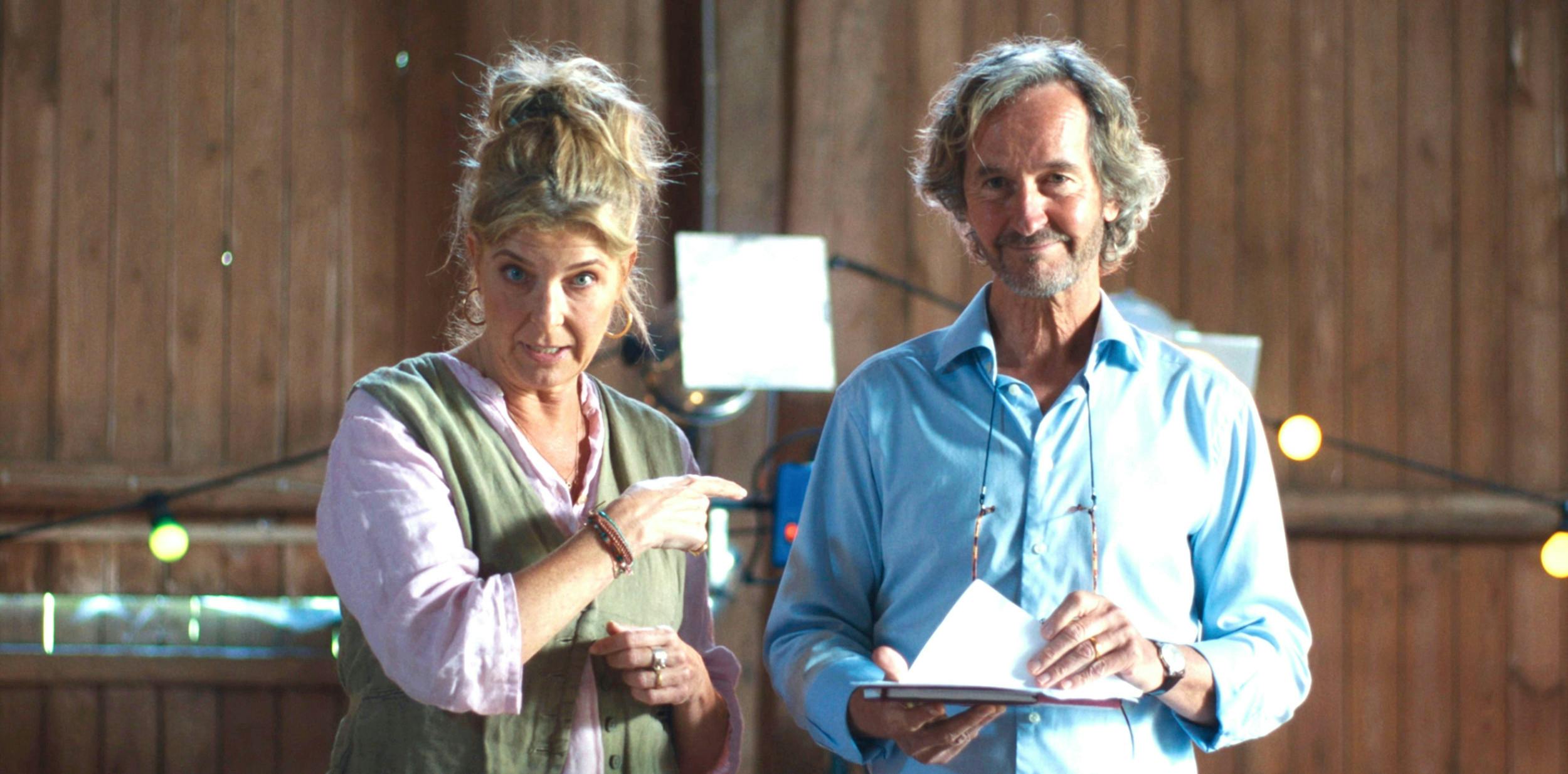 I ”Nama Stay” spiller Paprika og Lars et ægtepar, der sælger deres hus i Holte og starter et glampingresort, hvor de også selv skal bo.