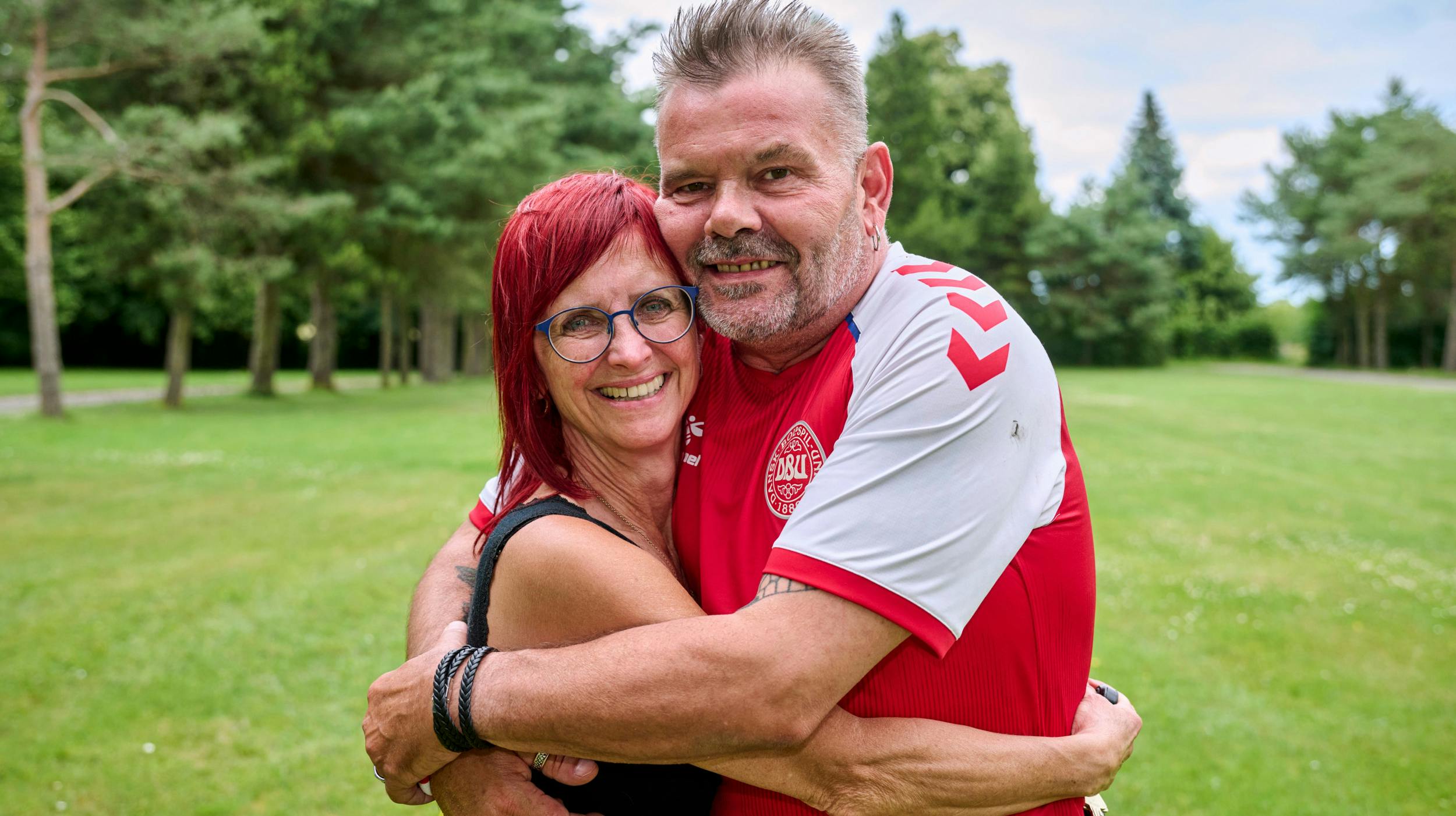 Sussi, 68, nyder at have Steens arme omkring sig – og at han er frisk på at tage med hende ud på landevejen.