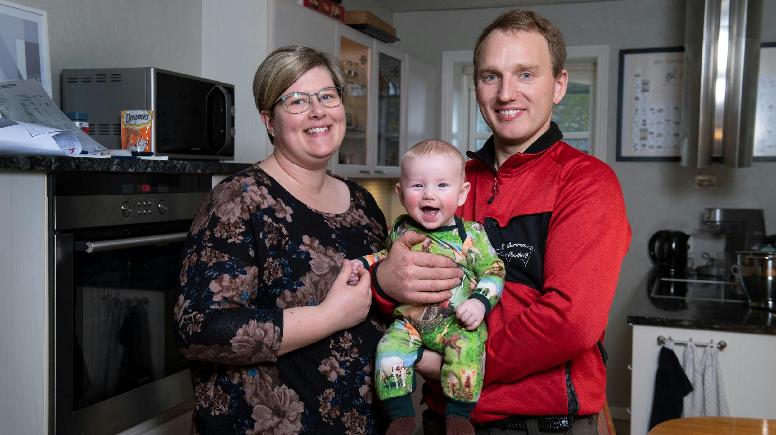 Knap toårige Svend Bertram får en ekstra julegave i år. 34-årige Nicole og Thomas Bertram på 33 skal nemlig være forældre for tredje gang.