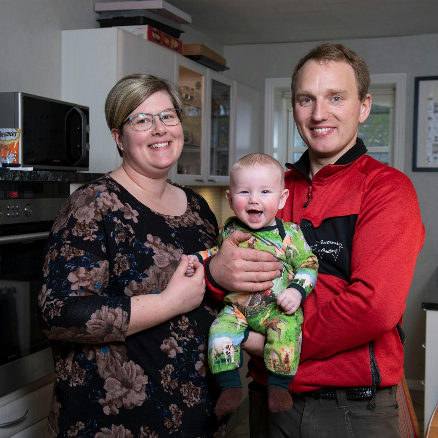 Knap toårige Svend Bertram får en ekstra julegave i år. 34-årige Nicole og Thomas Bertram på 33 skal nemlig være forældre for tredje gang.