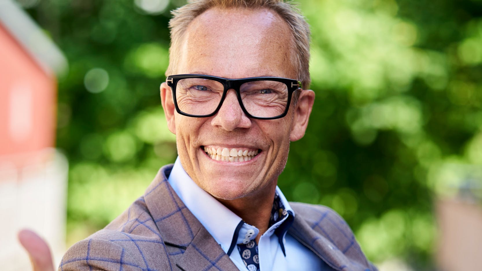 Vild med dans – TV2-showets navn kunne næsten ikke passe bedre. For det var præcis sådan Jens Werner havde det. Den rytmiske sport og kunstart blev hans et og alt – fra han trådte de første dansetrin som fireårig og lige til hans død 9. juli 2024.