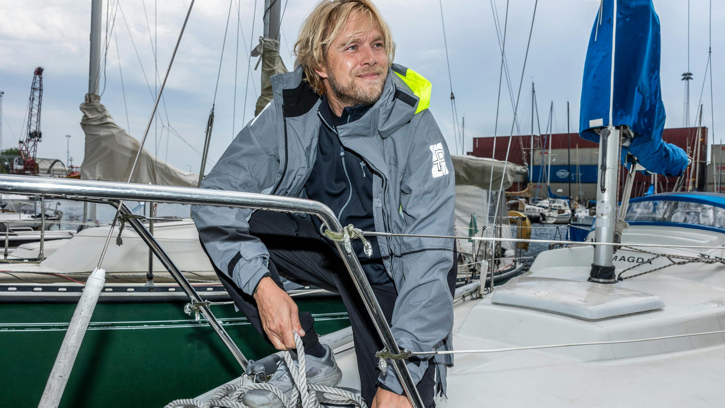 Felix Smith, 47, blev bidt af at sejle for tre år siden, da han var med i ”Over Atlanten” og nu stævner han selv ud i programmet ”Vind i Sejlene”, som kan ses på Pluto TV.