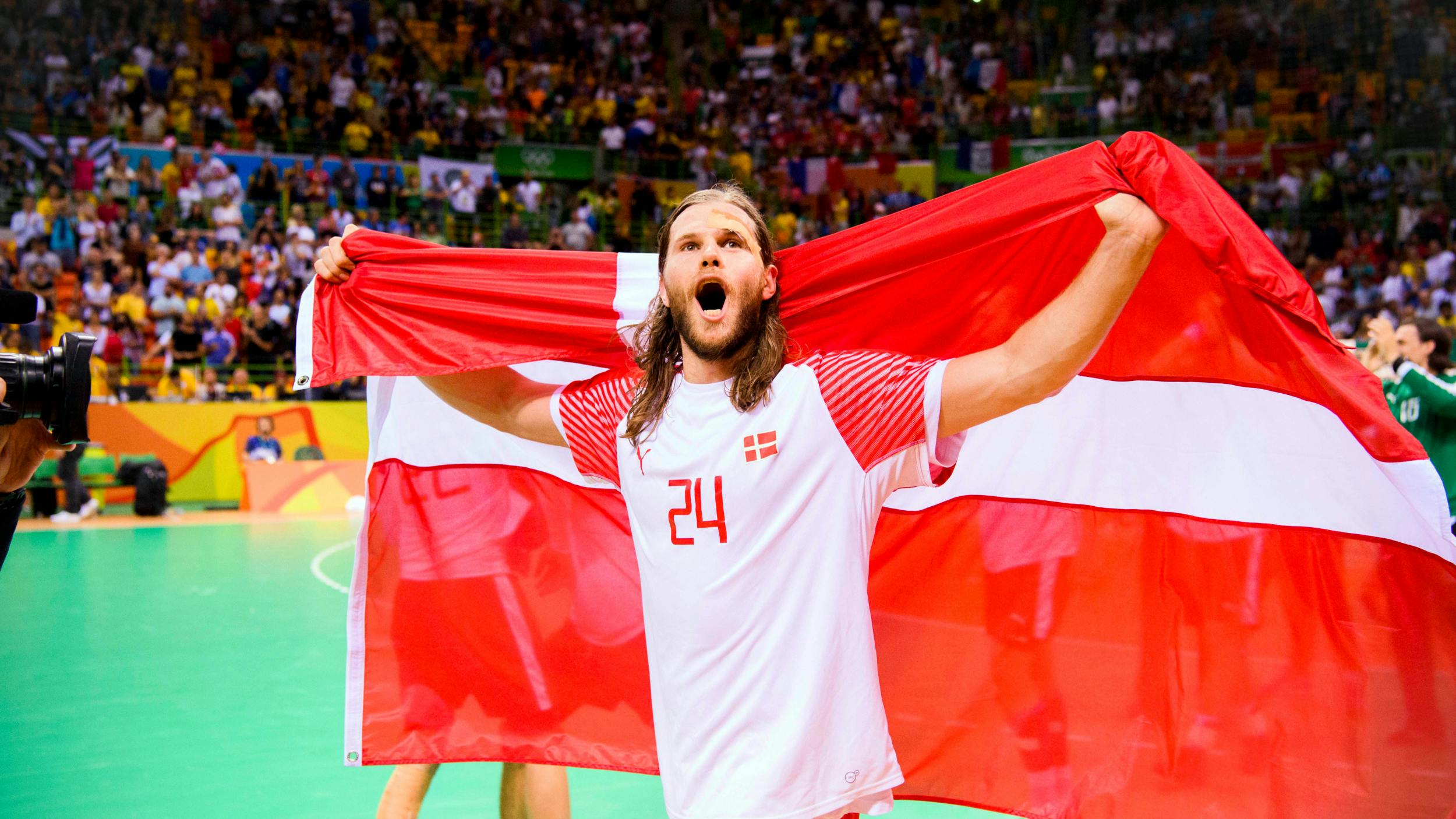 Hele Danmark holder vejret i håbet om, at Mikkel Hansen og resten af holdet kan hente "metal" hjem.