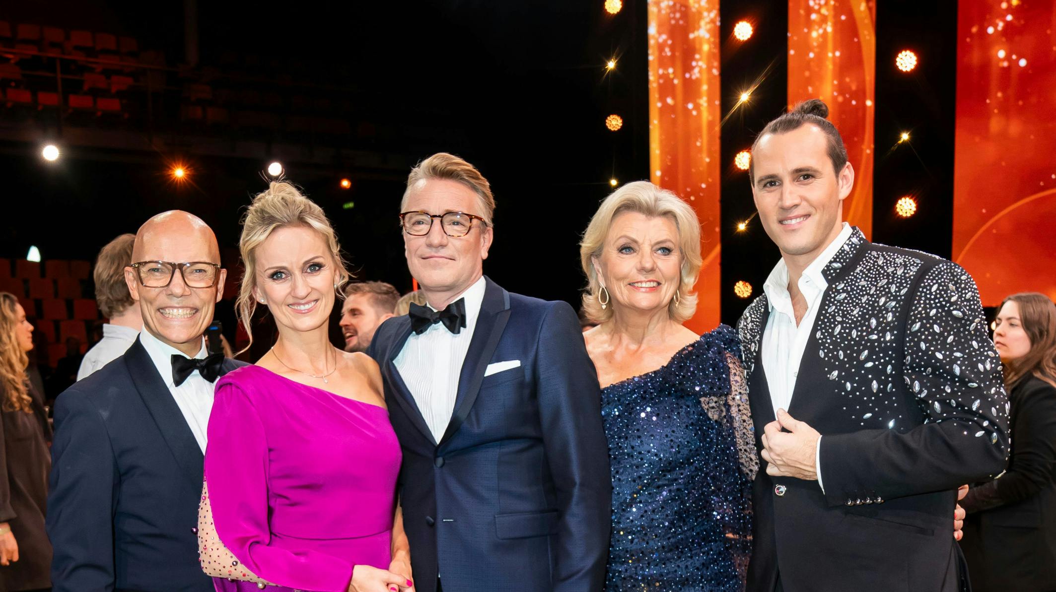 Både dommerbord, værtsdress og dansere får nye ansigter til efteråret. Hvem eller hvor mange udskiftninger ”Vild med dans”-produktionen har i ærmet forbliver dog foreløbig en hemmelighed.