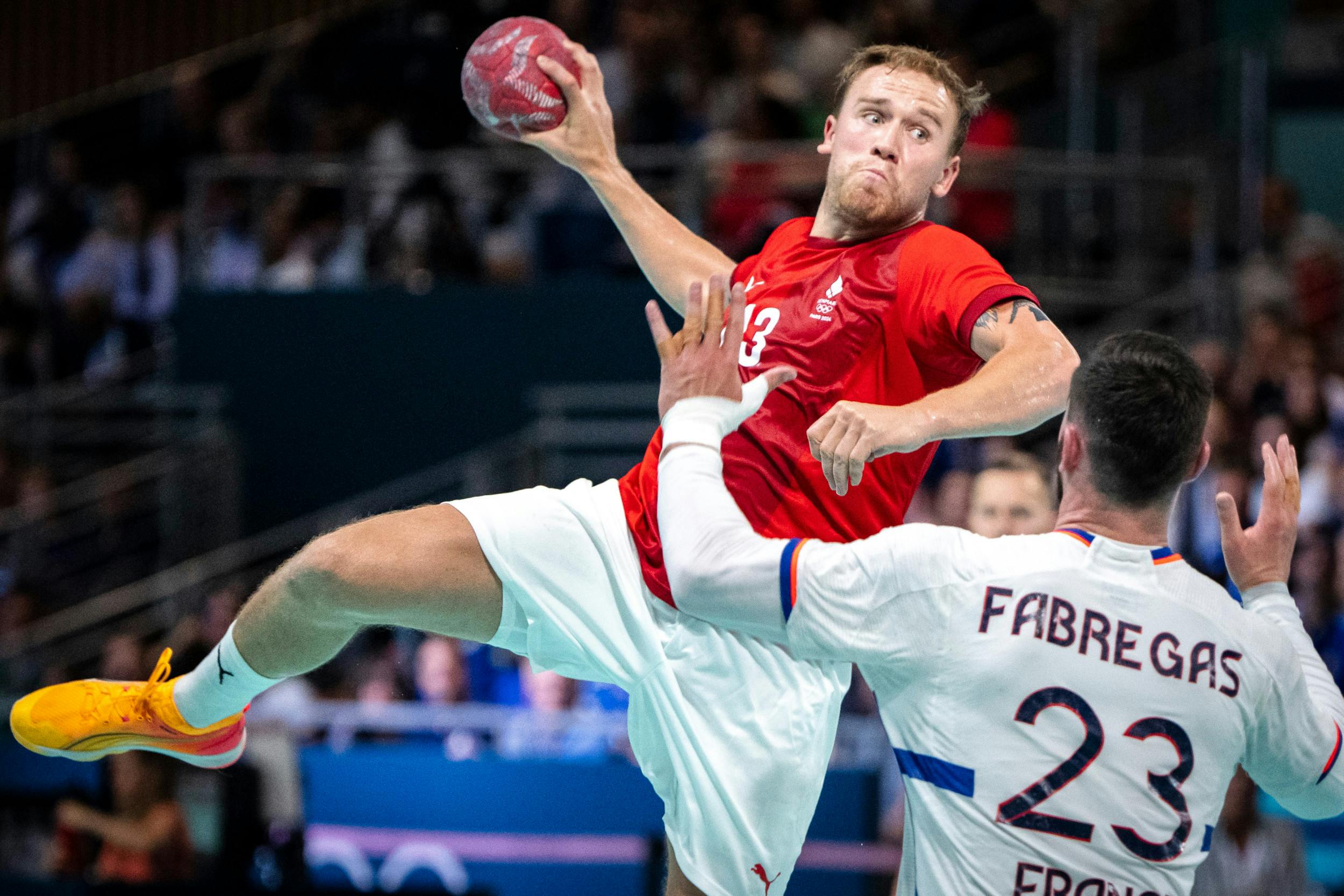 Simon Pytlick er nærmest håndbold-kongelig. Hans far, Jan, vandt OL-guld to gange som træner for de danske kvinder, hans mor, Berit, har spillet på landsholdet, og begge Simons søstre spiller håndbold på højt plan.