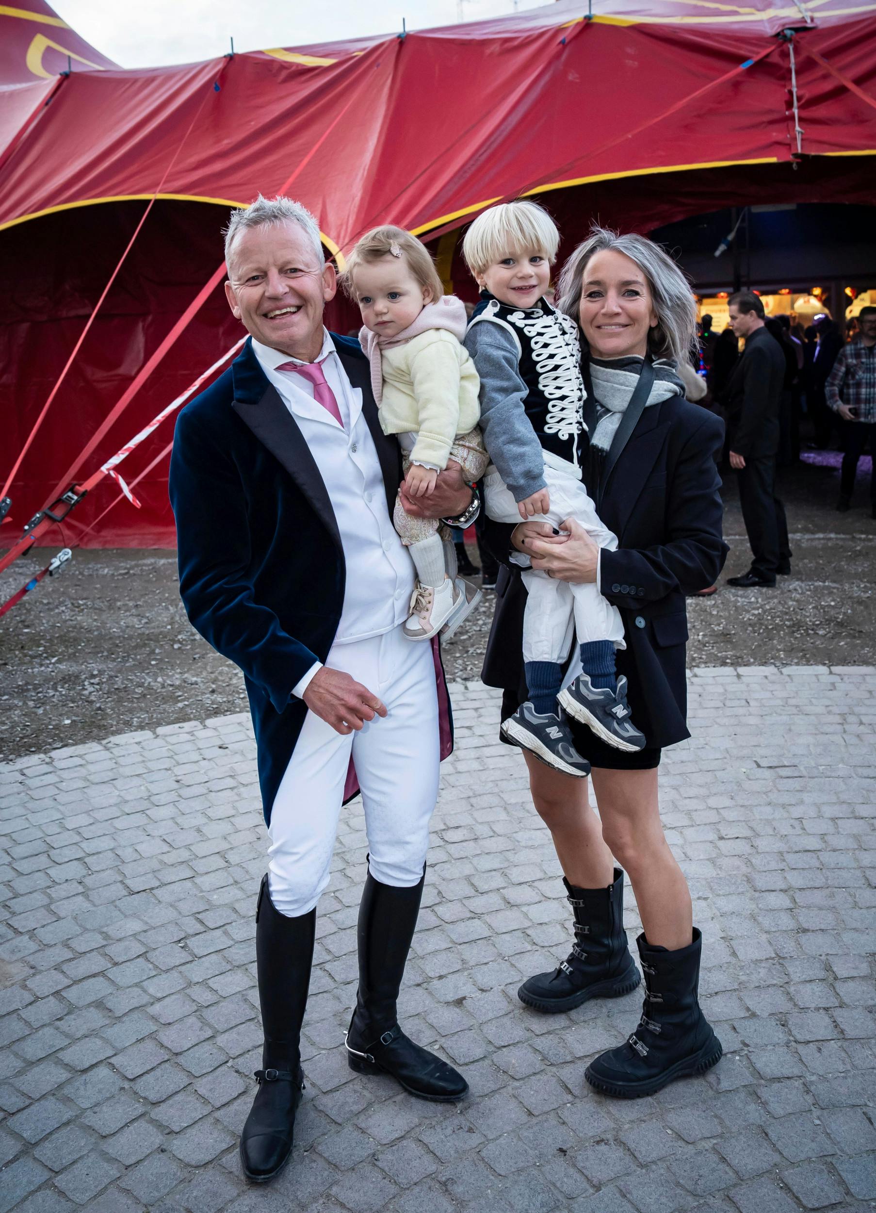 Da SE og HØR mødte Bubber ved Mosede Fort i Greve, var Signe Rossing, 43, på ferie med sine tre store børn og parrets fælles børn Alfred og Rosa.