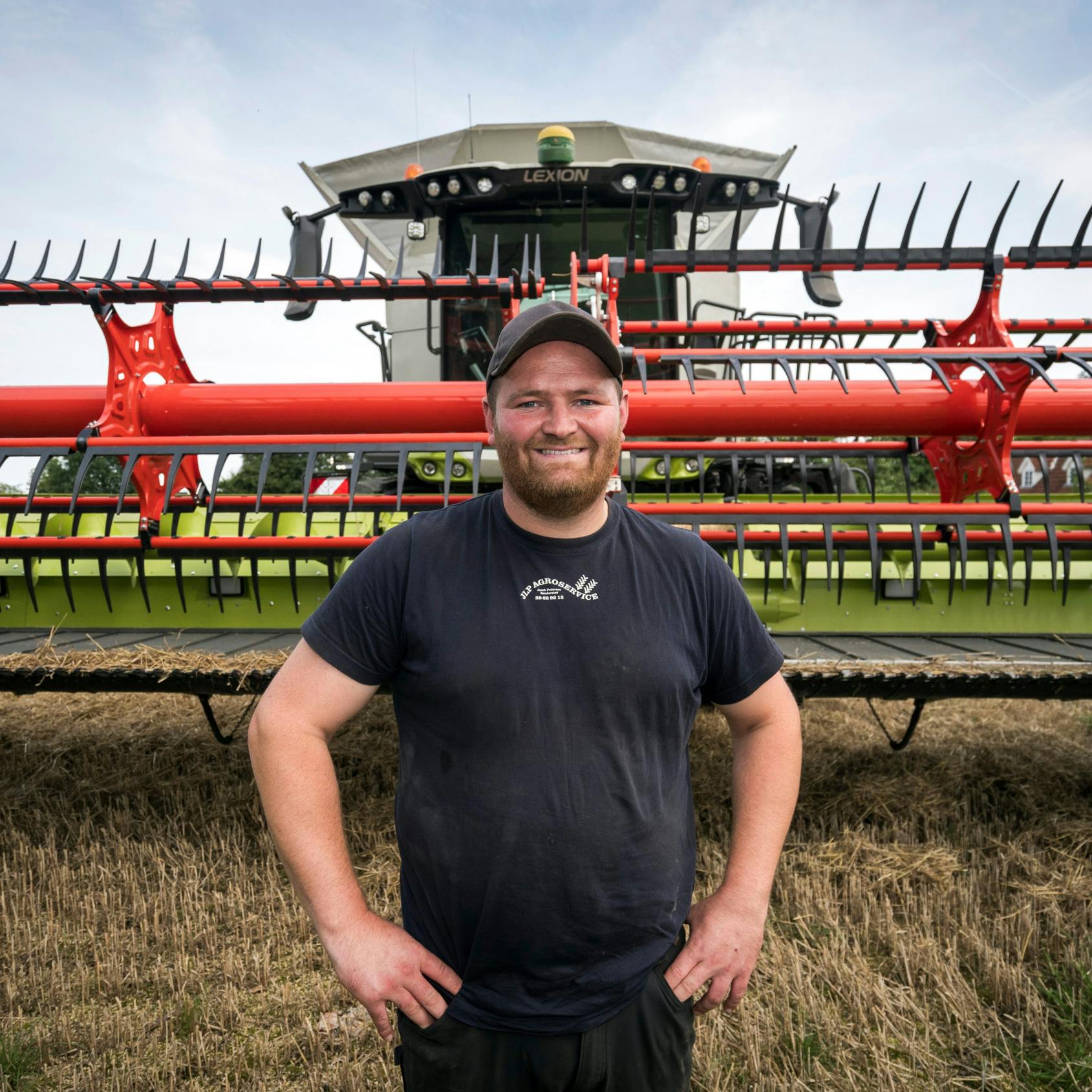 27-årige Jacob Pedersen håber at finde en pige, der har lyst til at flytte ind på gården i Sasserup. Han vil nemlig ikke flytte derfra