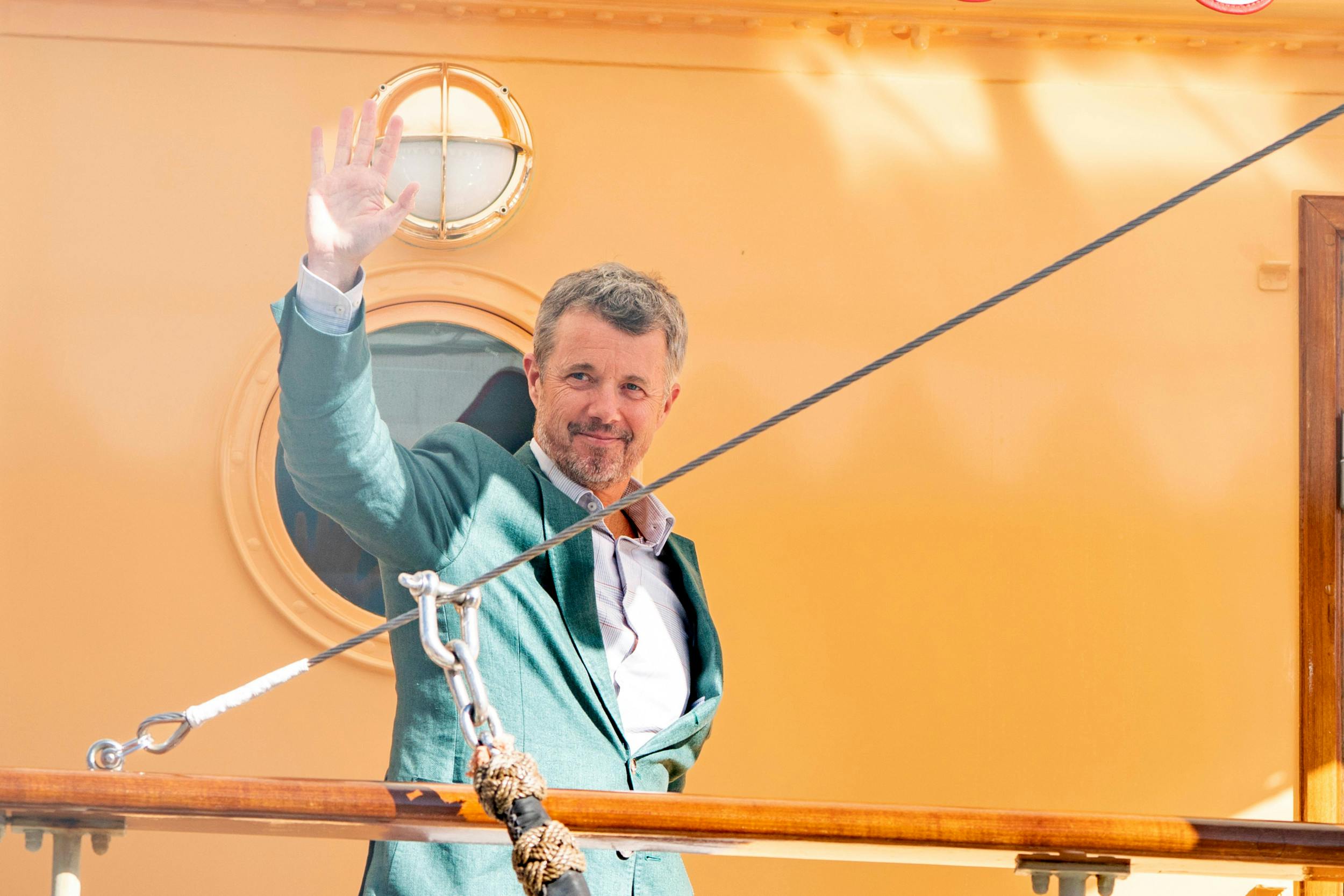 Hvis Frederik lagde handling bag sine klimaord, ville kongeskibet Dannebrog blive skrottet.