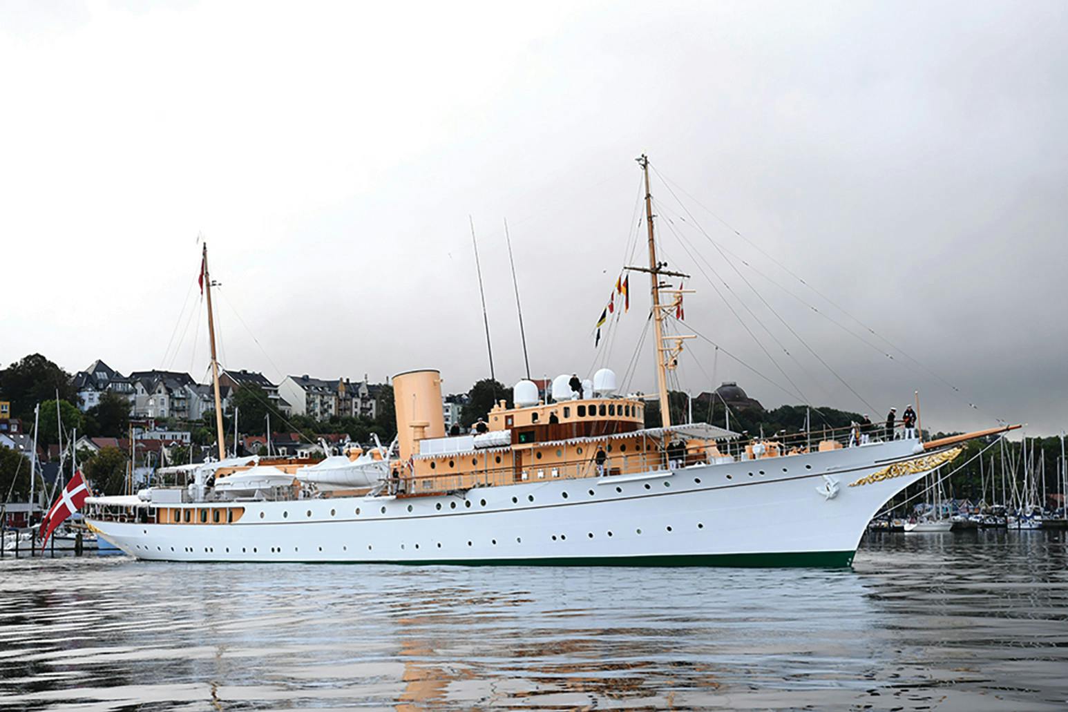 Ud over de store udgifter til brændstof er Dannebrog dyr i vedligeholdelse. Siden 2005 har reparationer kostet mere end 100 mio. kr.