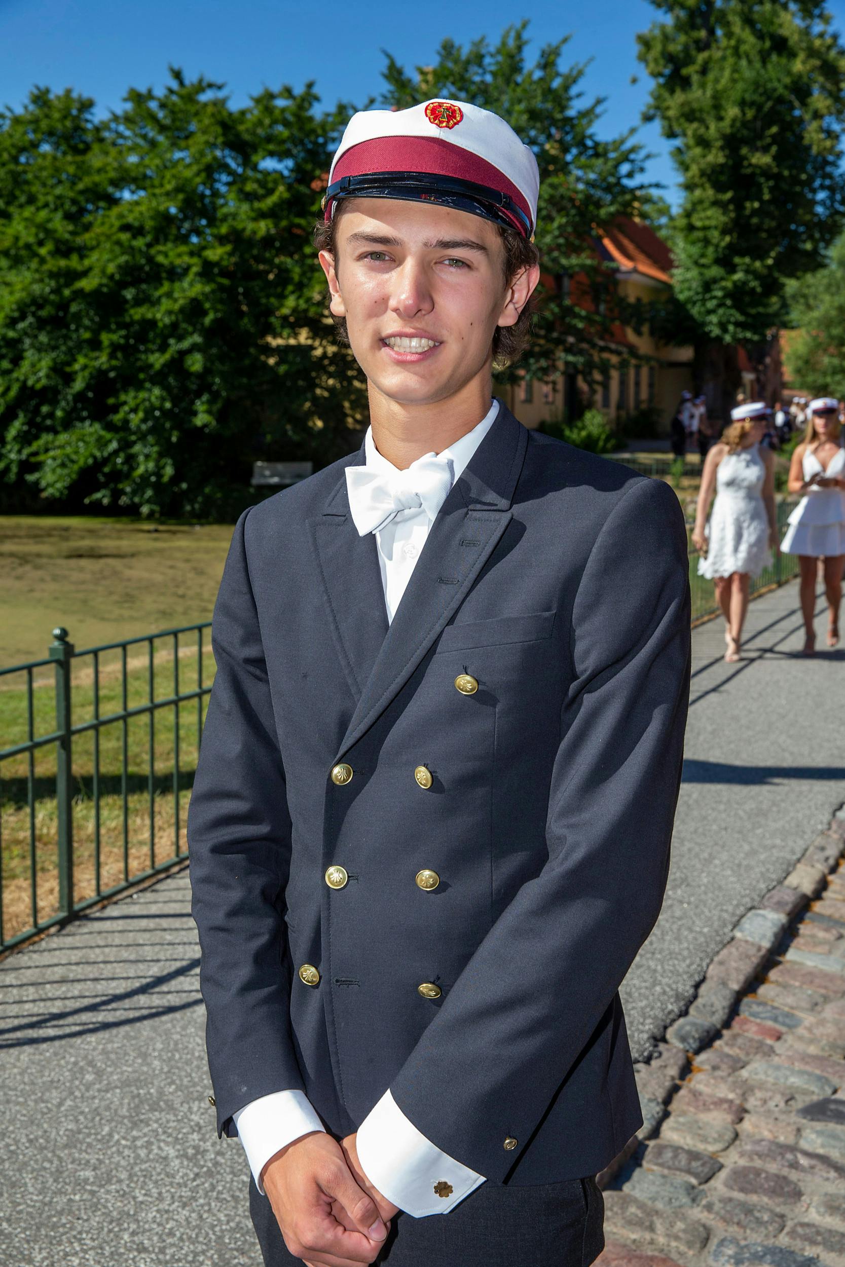 En glad nyudklækket student kunne i sommeren 2018 tage afsked med Herlufsholm efter tre år. Udover sin eksamen fandt han også kærligheden. Han var nemlig forelsket sig i sin jævnaldrende gymnasiekammerat Benedikte Thoustrup.