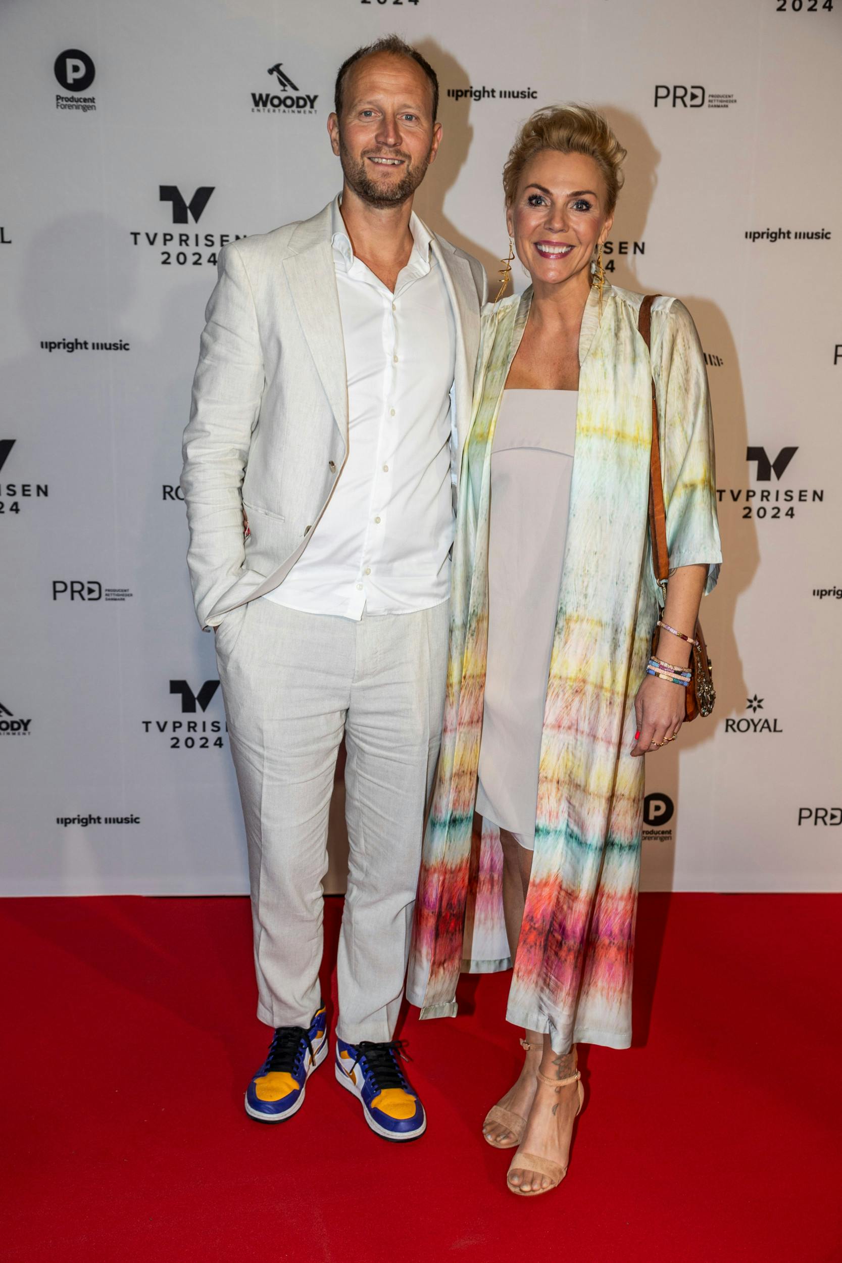 – Jeg glæder mig til at sørge for, at dem der vælger det, får en dejlig ferie. Alle er velkomne, men jeg håber, der er nogle danskere, der har lyst til at komme derned, siger Lene Beier , 47, der sammen med sin mand, Anders Beier , har købt hotellet af et britisk par, der flyttede dertil med deres sønner for 20 år siden.