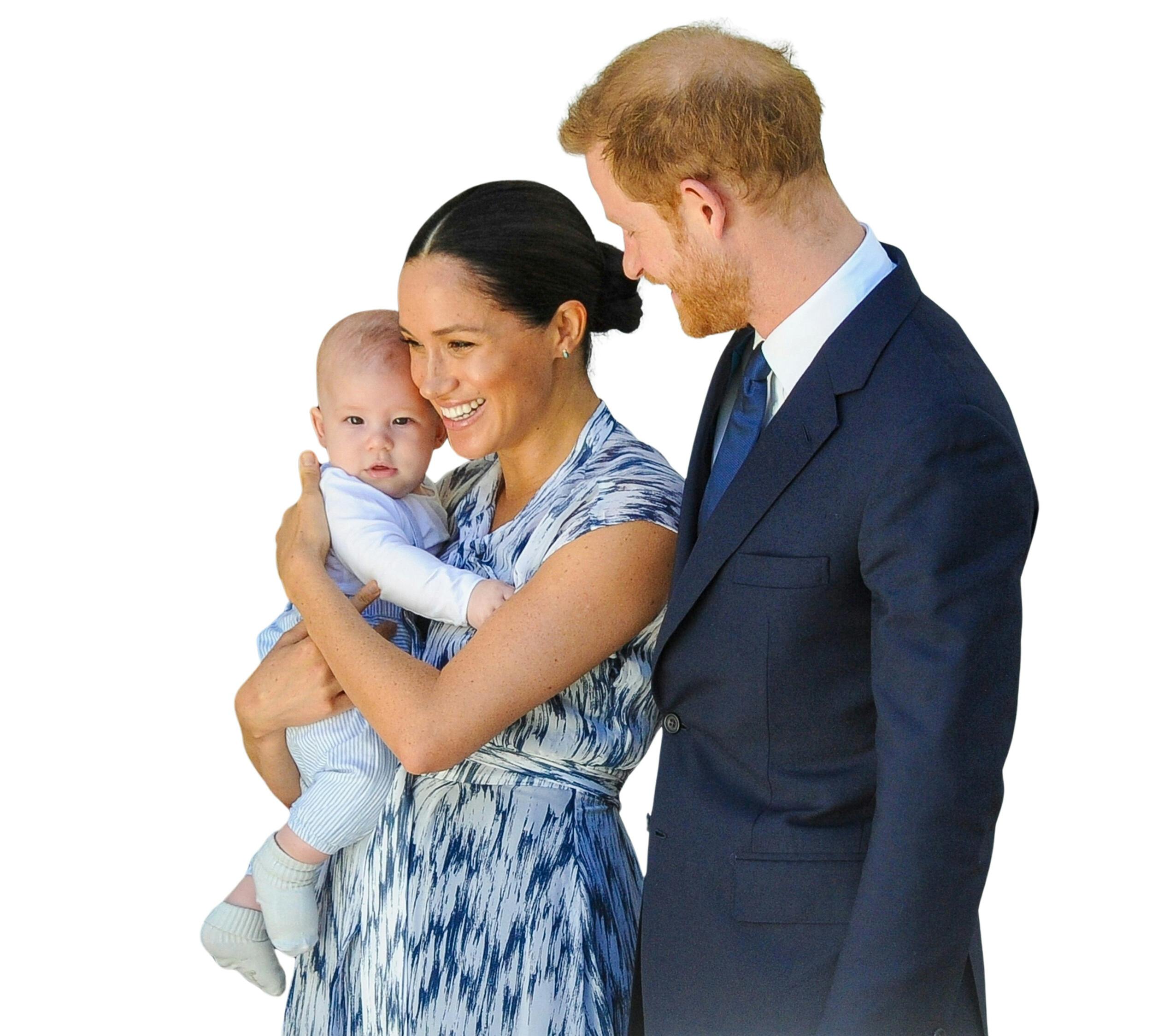 Meghan og Harry med datteren prinsesse  Lilibeth , der har statsborgerskab i både USA og Storbritannien – men hun er i modsætning til sine fætre og kusine ikke kongelig højhed. 