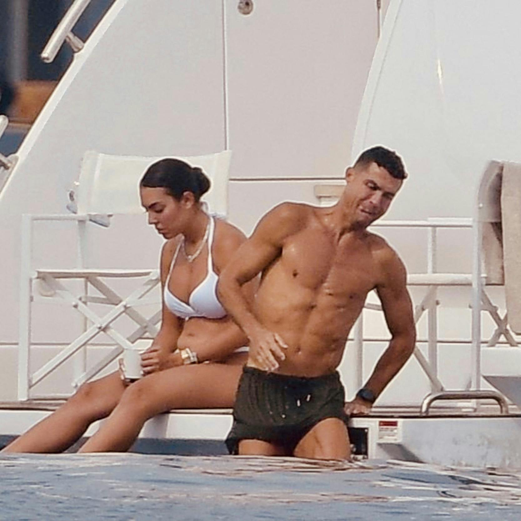 Når temperaturen siger små 30 grader, kan sådan en granitkrop komme til at trænge til en dukkert.