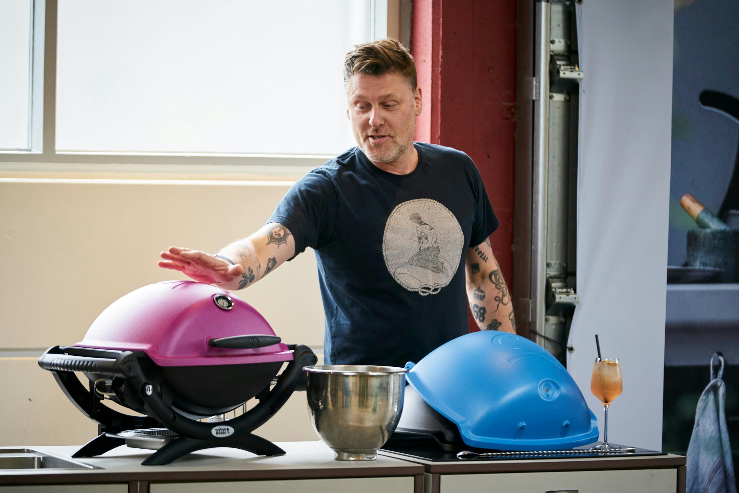 Længe før han var kagevært, blev Timm kendt som en del af komikerduoen Timm & Gordon, der brød igennem i midten af 90’erne – lige efter, at Vladimirs nye kæreste var begyndt i skole.