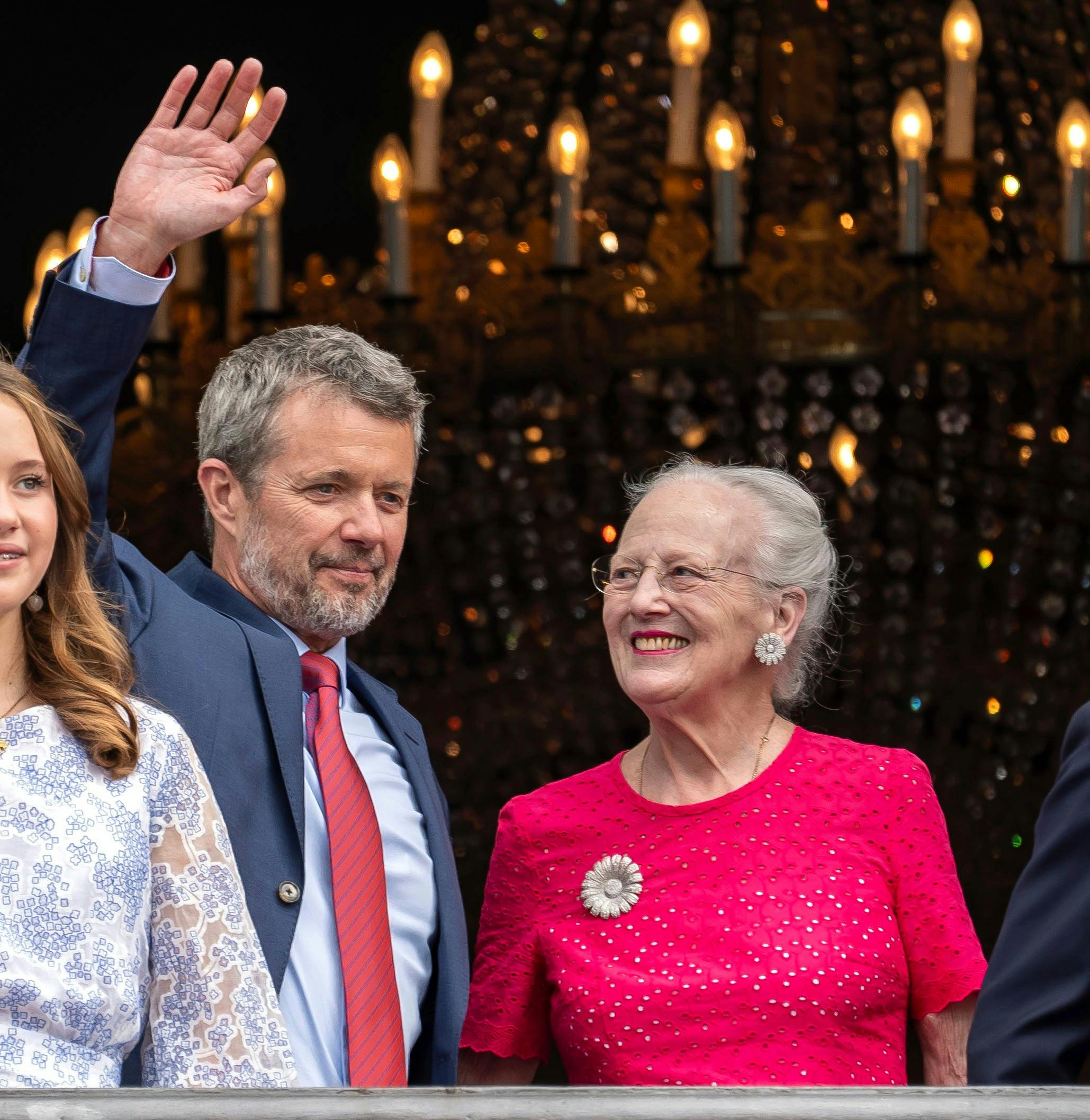 Frederik bør nok overveje, hvordan han hilser på folket fremover.