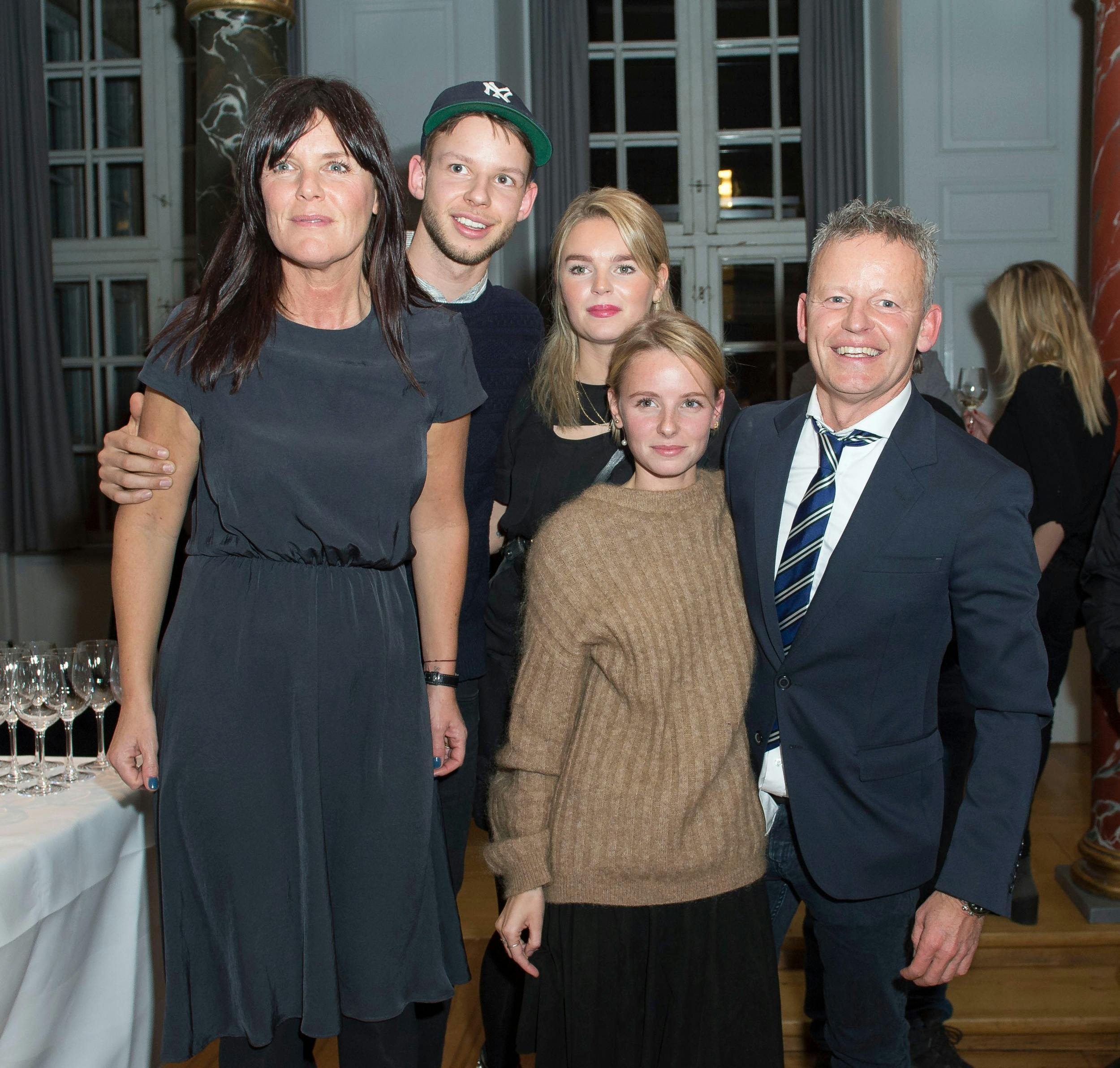 Bubber med sin daværende kone, Christina Ibsen Meyer, og deres fælles børn: Oscar, Sofia og Laura. Han er siden blevet gift med Signe Rossing.