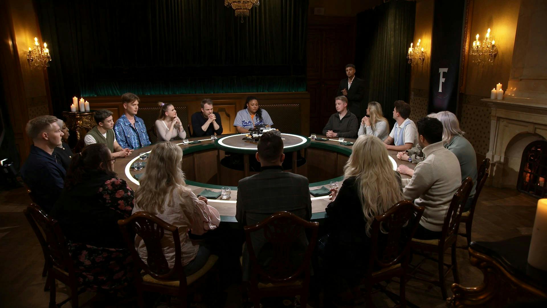 I ”Forræder – ukendt grund” kan den eller de spillere, der står tilbage til sidst, vinde præmiepuljen på op mod en kvart mio. kr.