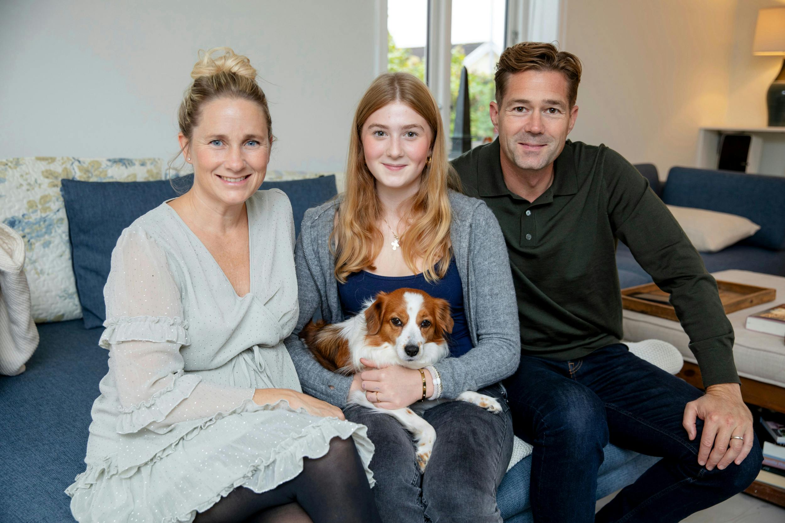 Hele familien er med i bogen. Her er Emilie med sin mor, Sisse , far, Johannes og hunden Puppy, men hendes storebror Andreas er også en stor del af historien.