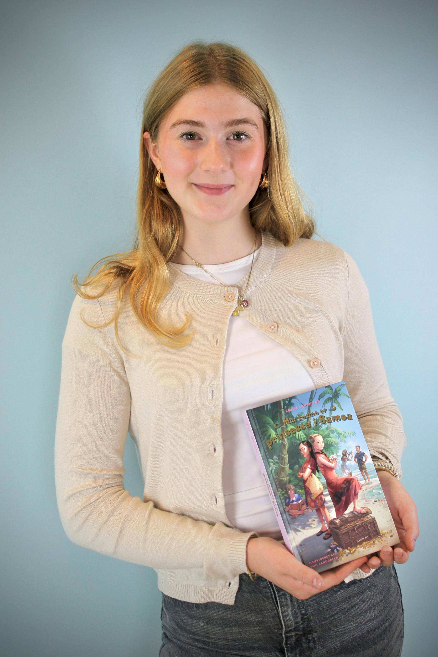 – Jeg var inde og hente min bog i tirsdags og holdt den i mine hænder for første gang og det føltes helt vildt fantastisk. Det har taget lang tid, men det var det værd. Jeg er meget glad for det.