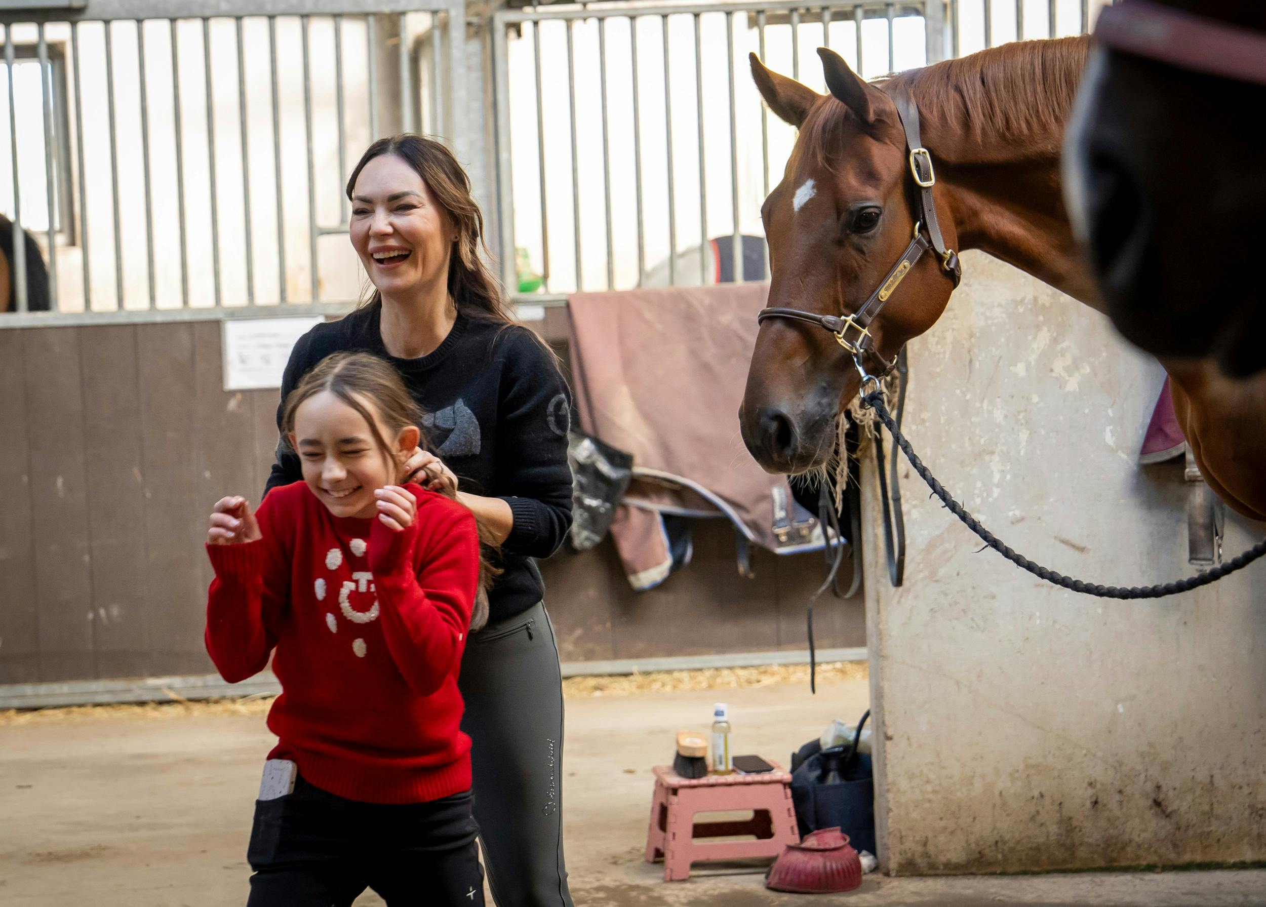 Heldigvis er der også masser af tid til at pjatte.