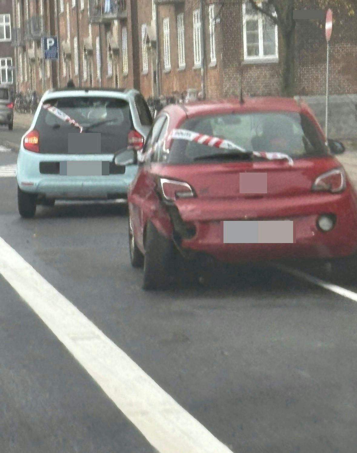 Politiet var hurtigt fremme, og Stéphanies blå Renault og den røde Opel Adam, der stødte sammen, kom ind til siden, så københavnerne igen kunne komme frem og tilbage på Vesterbro. 