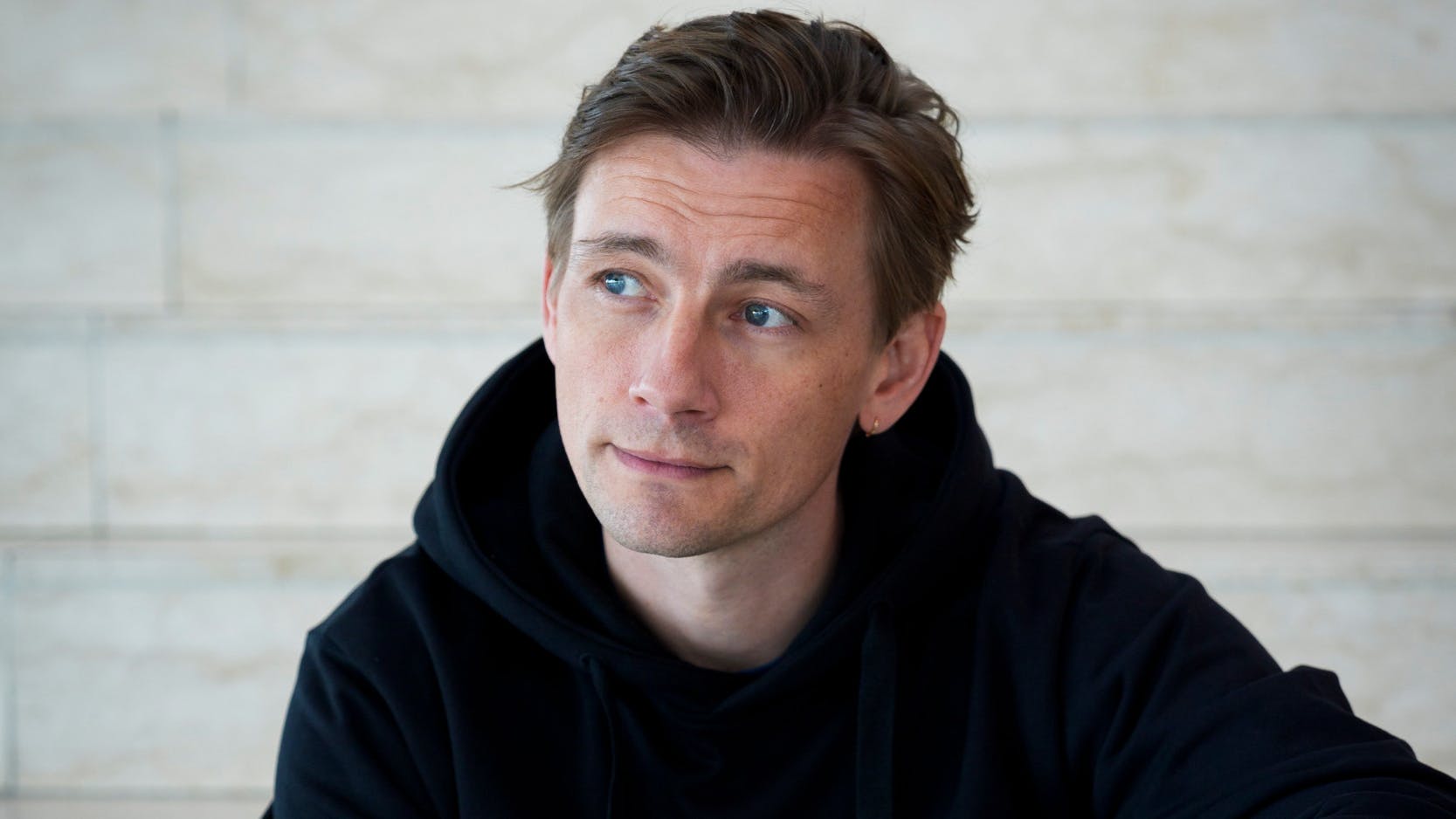 Skuespilleren betegner sig selv om pessimist.