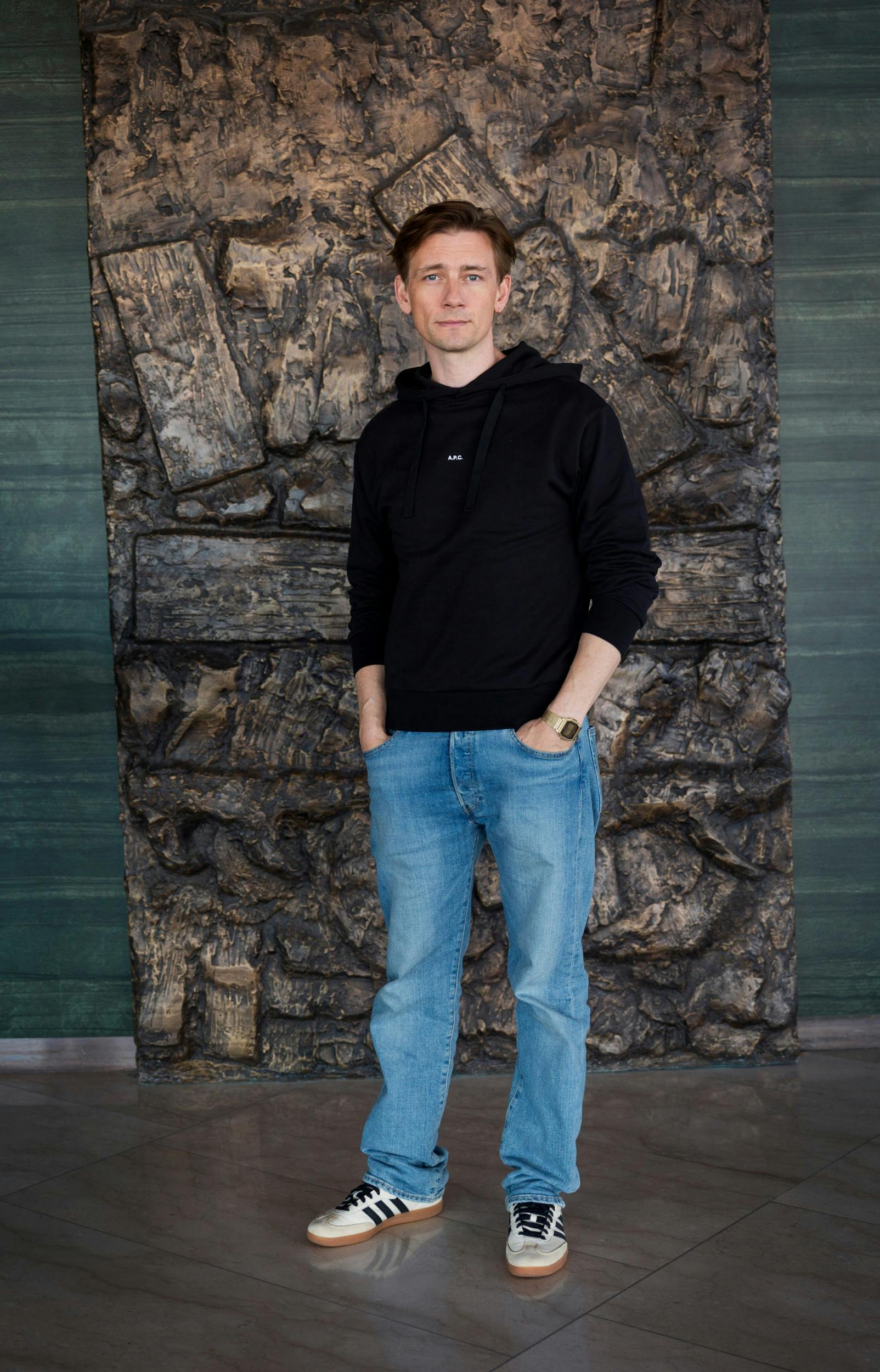 – Det har været virkelig fedt at arbejde med Thomas Vinterberg, slår Smed fast.