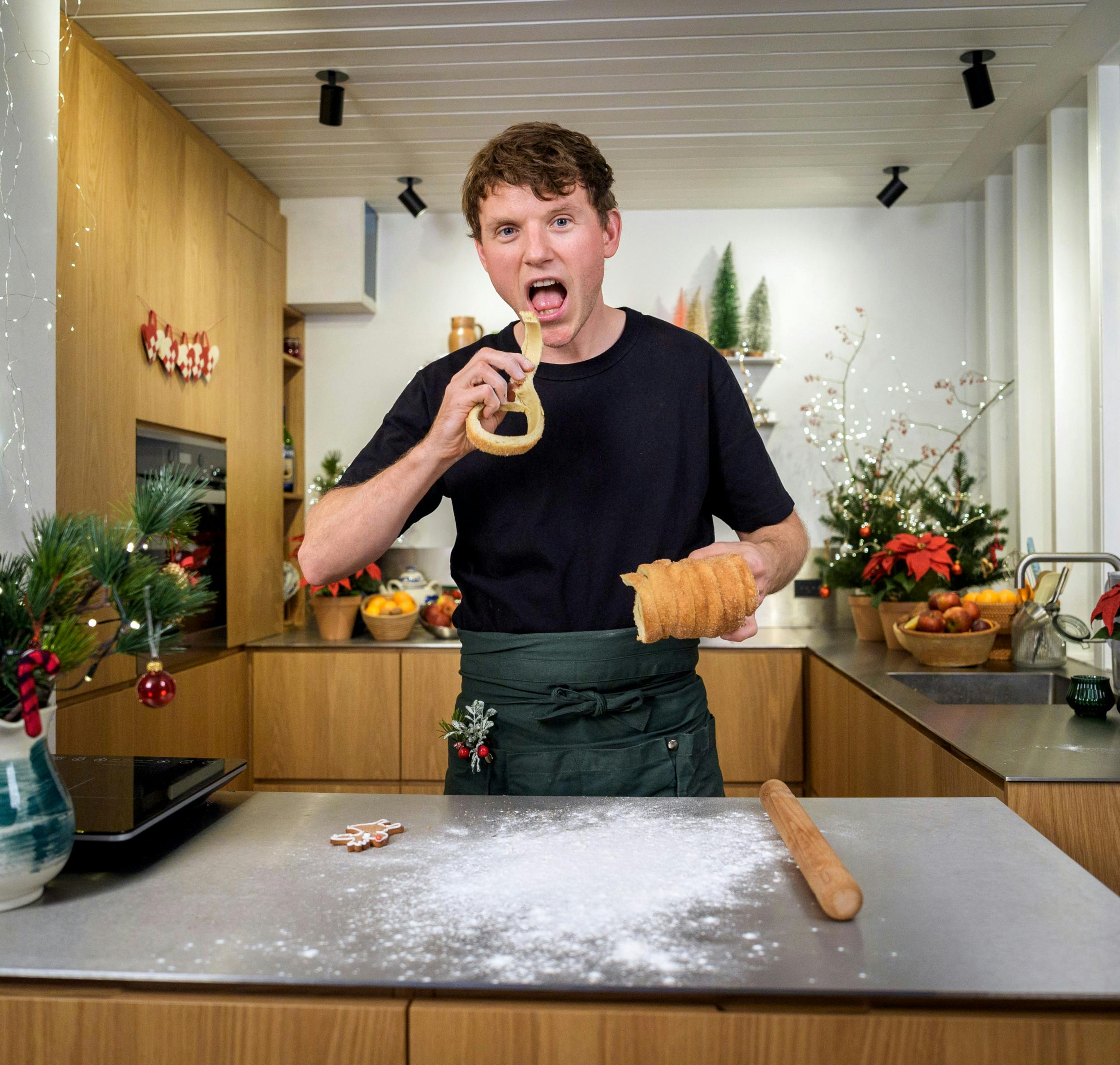 Det var sammen med sin mor, at Tobias i barndommen bagte løs til jul. Og han elskede det.