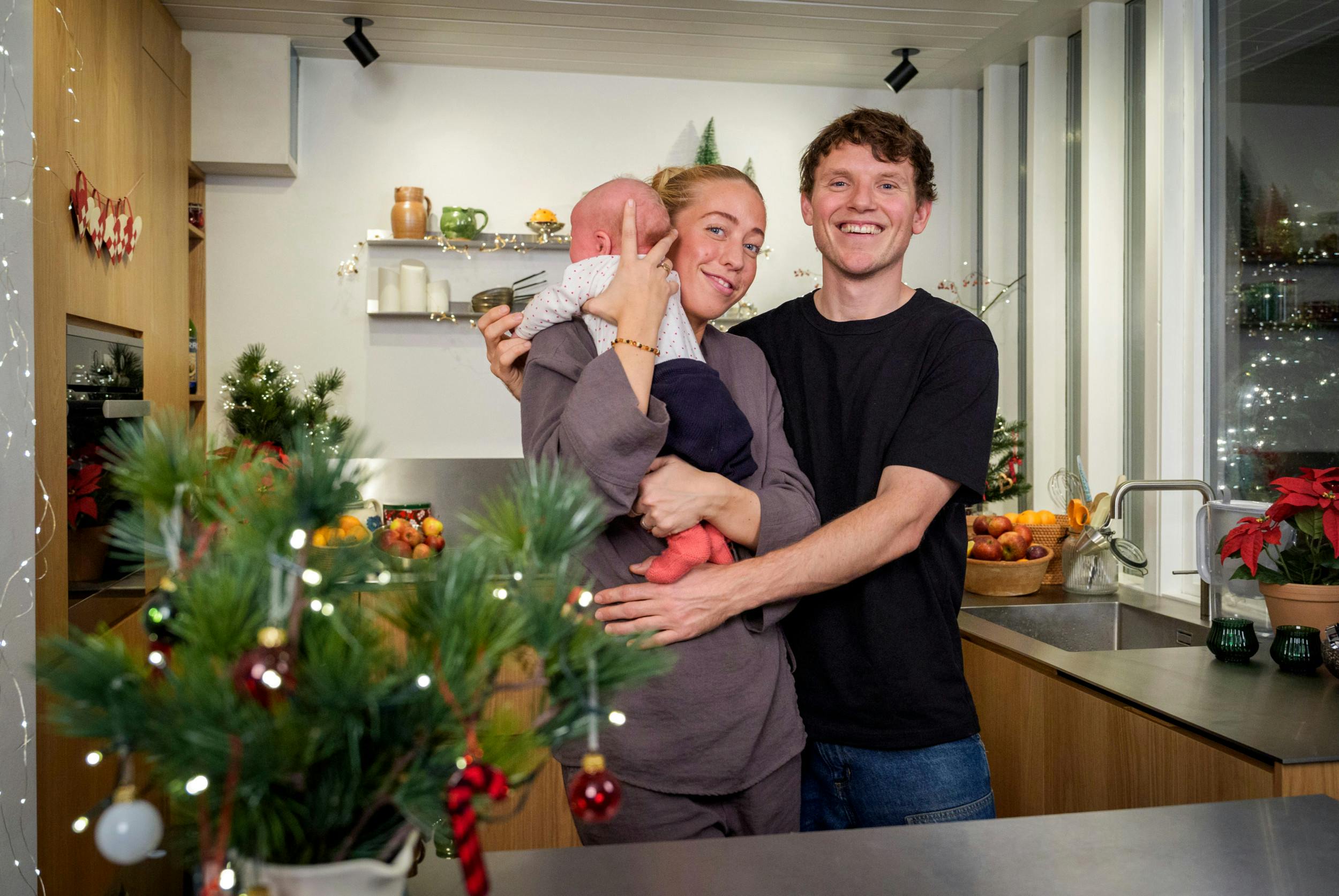 Familien bruger det meste af december hjemme.