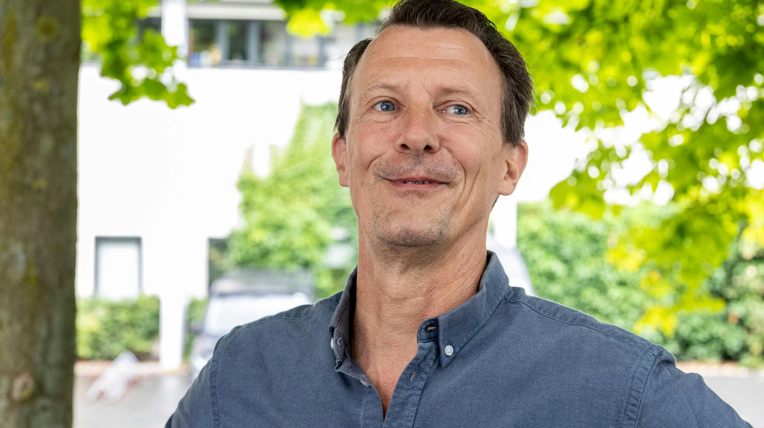 Prins Joachim har god grund til at smile. Hans dokumentar "Hærvejen" er en ren seermagnet.