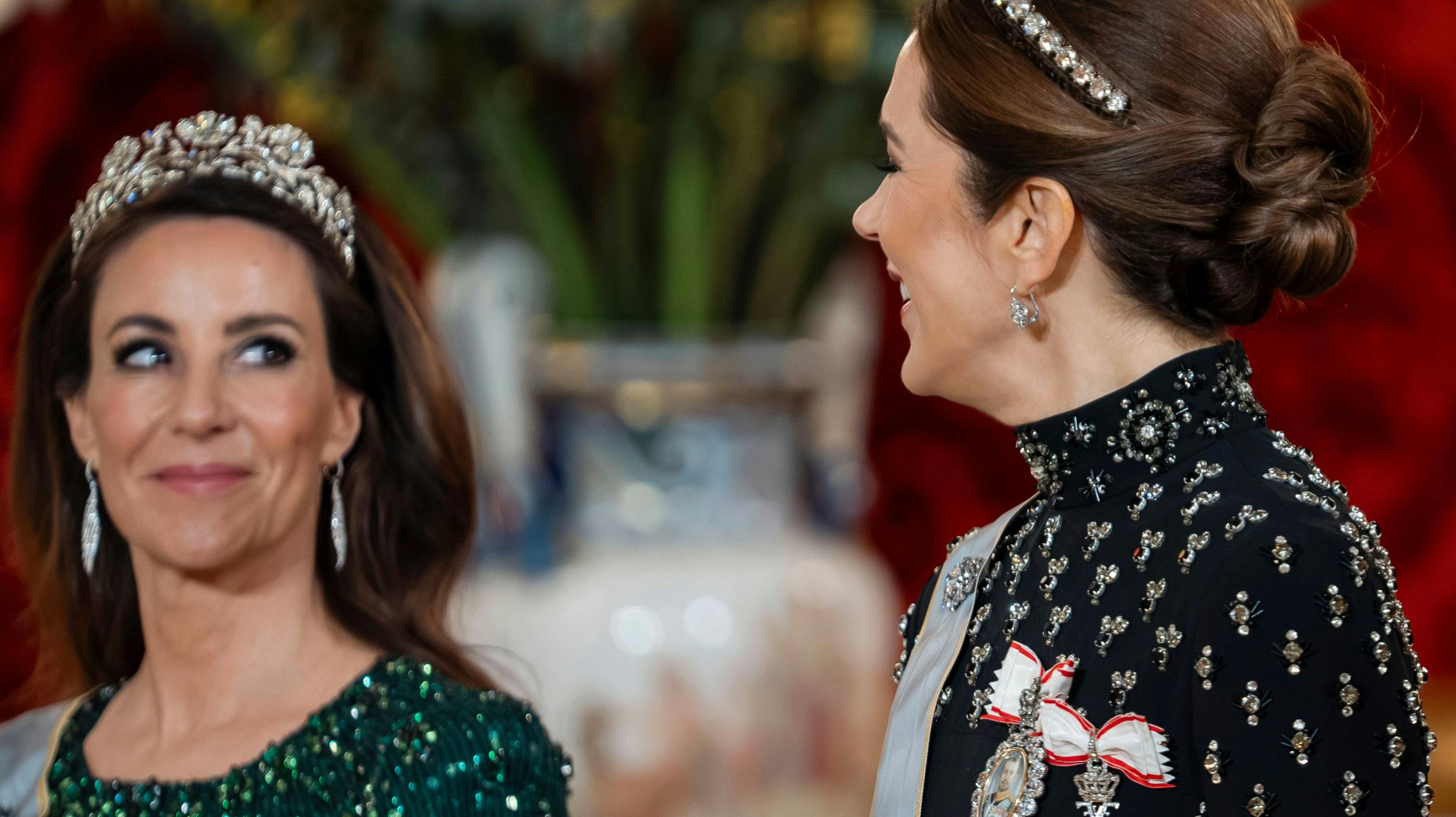 Et glimt i øjet siger mere end tusind ord – også på fransk eller australsk.