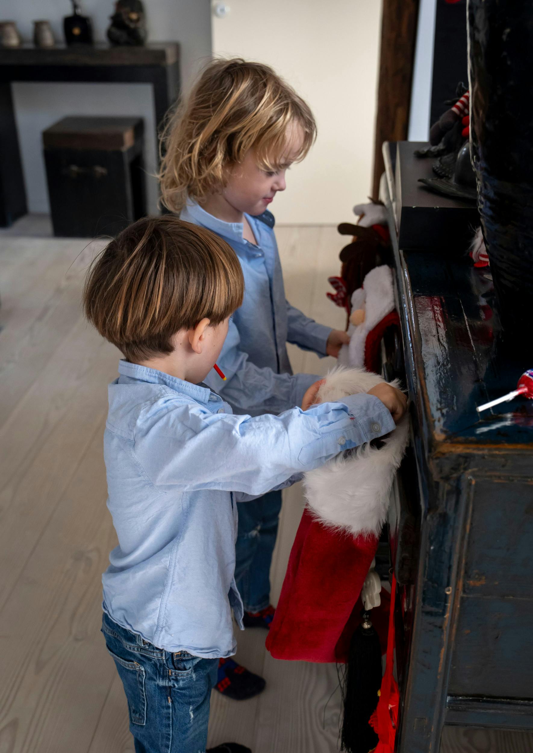 – Det ender ikke altid godt, for der er ikke taget højde for, at de skal have det samme hver dag. Det giver lidt drama om morgenen, så det må være anderledes næste år, funderer Dennis.
