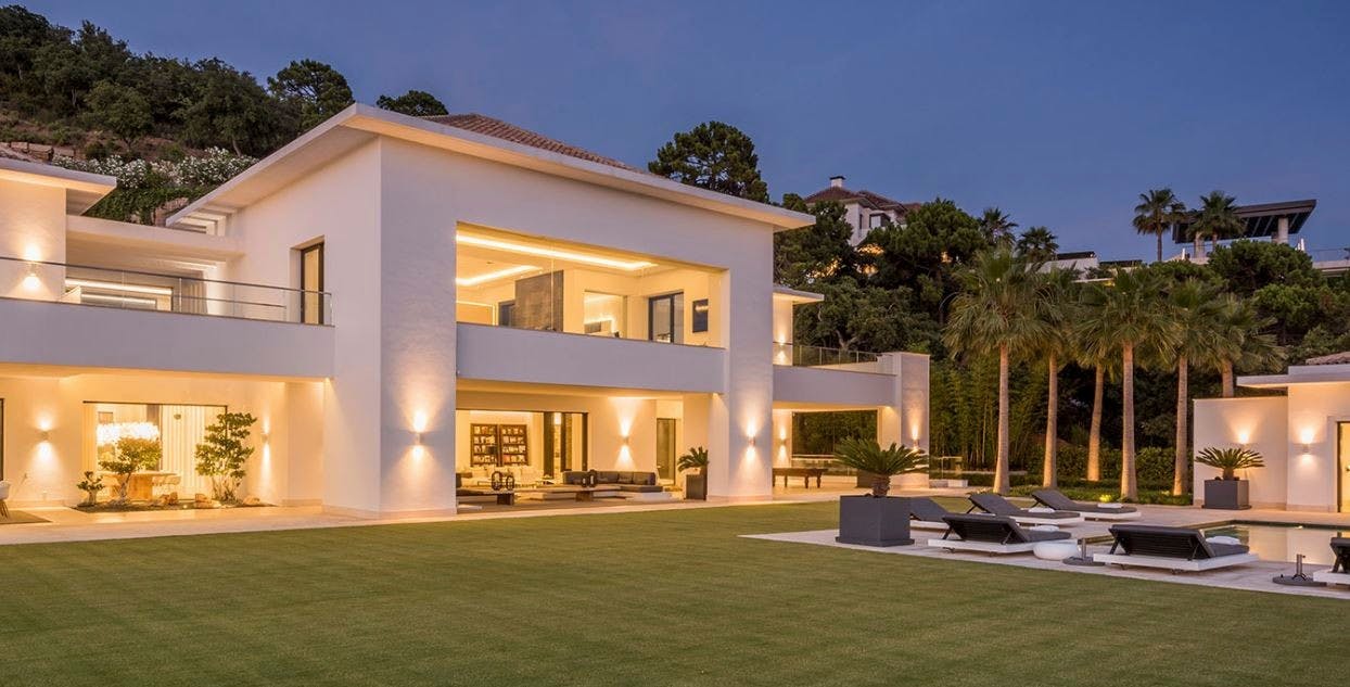 Daniel Aggers byggefirma har opført mange store huse i Spanien. Dette boede han og familien selv i.