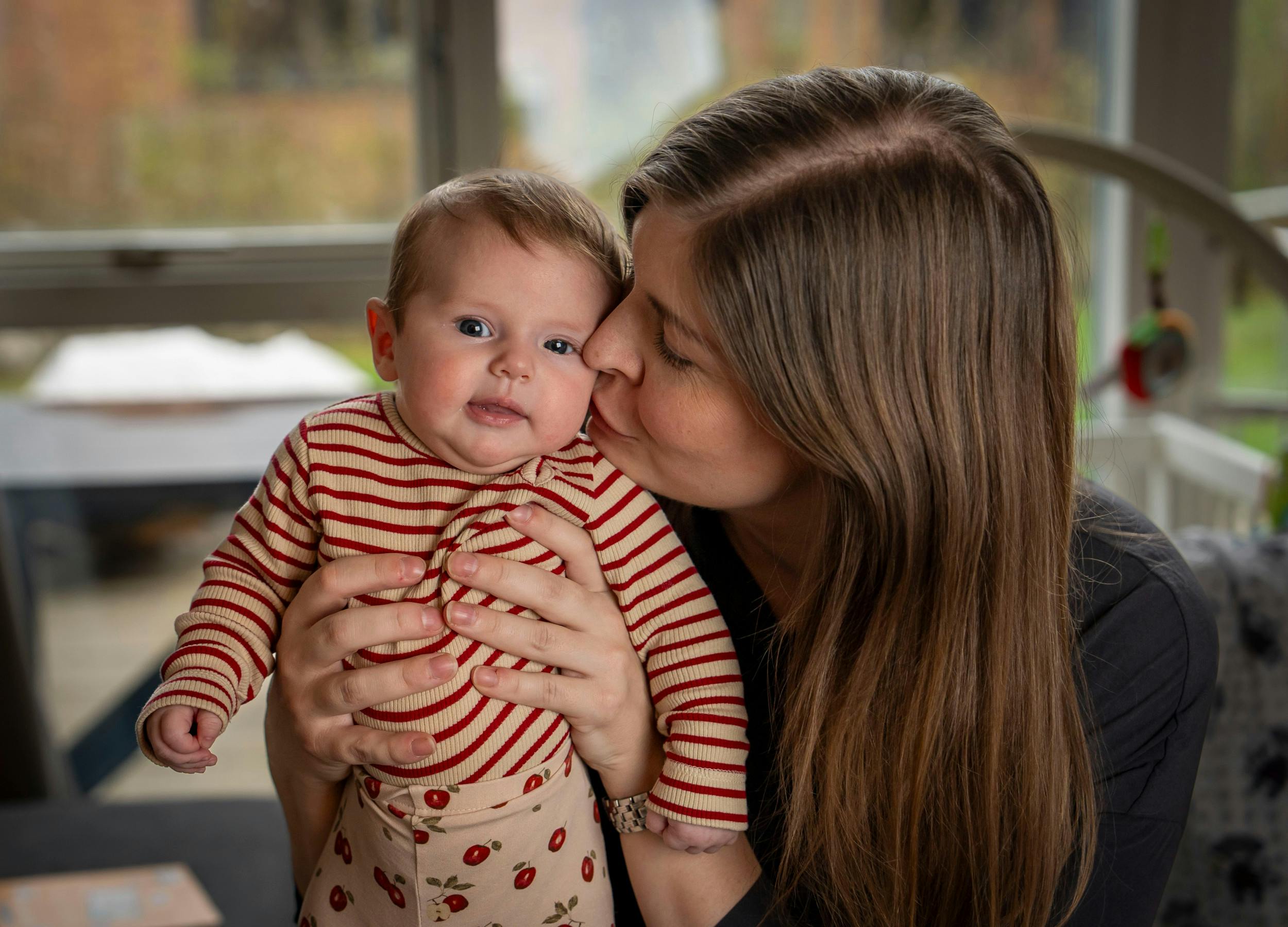 Friis beskriver sin nye tilværelse som ”hektisk, men fyldt med kærlighed”.