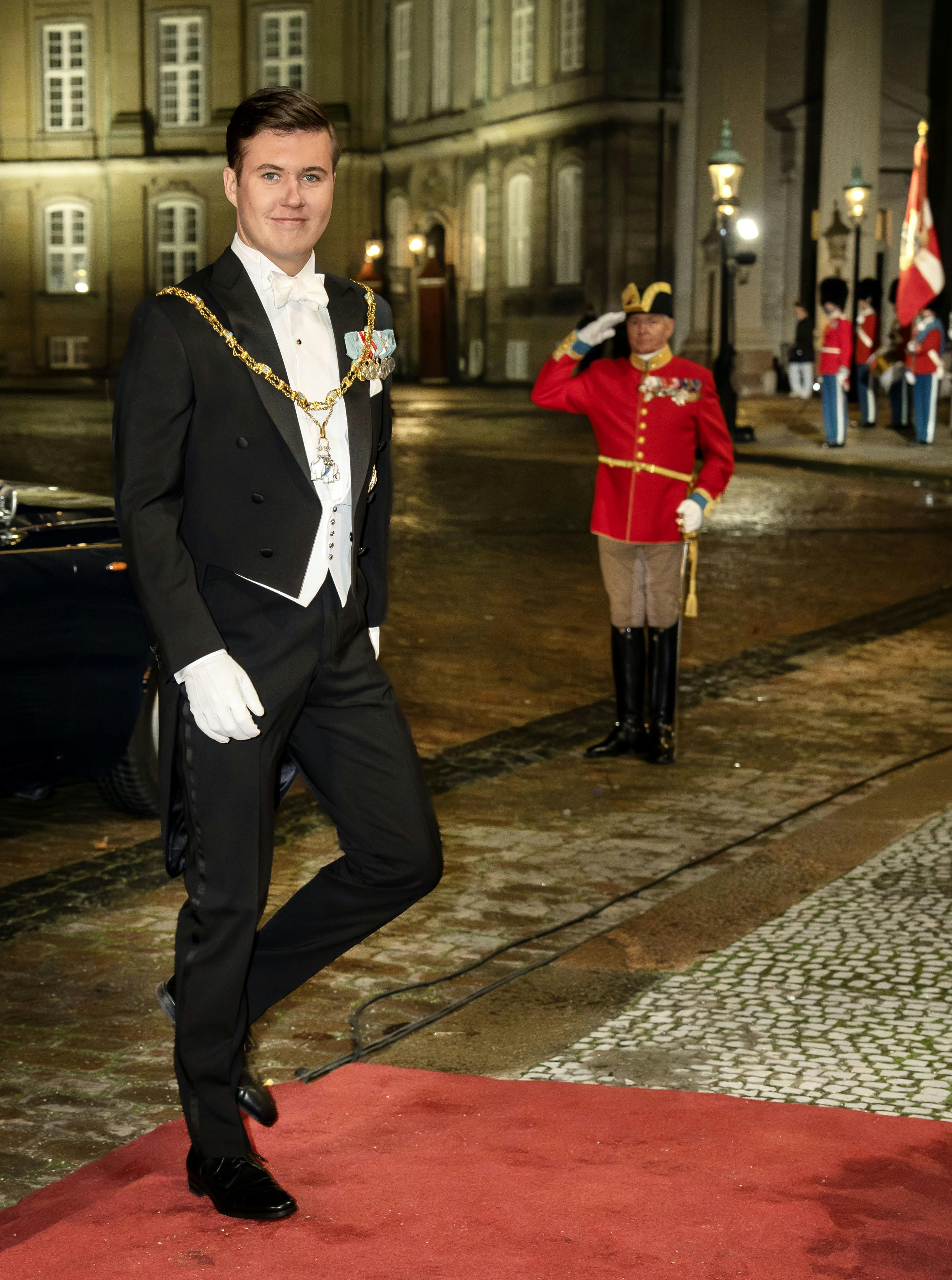 OPGAVE: Kongeparret afholder nytårskur - og taffel. Her ankommer kronprins ChristianSTED: Amalienborg - Christian VII's PalæJOURNALIST: Marianne Singer og Jan KörnerFOTOGRAF: © Hanne Juul/ Aller Foto & VideoDATO: 20250101