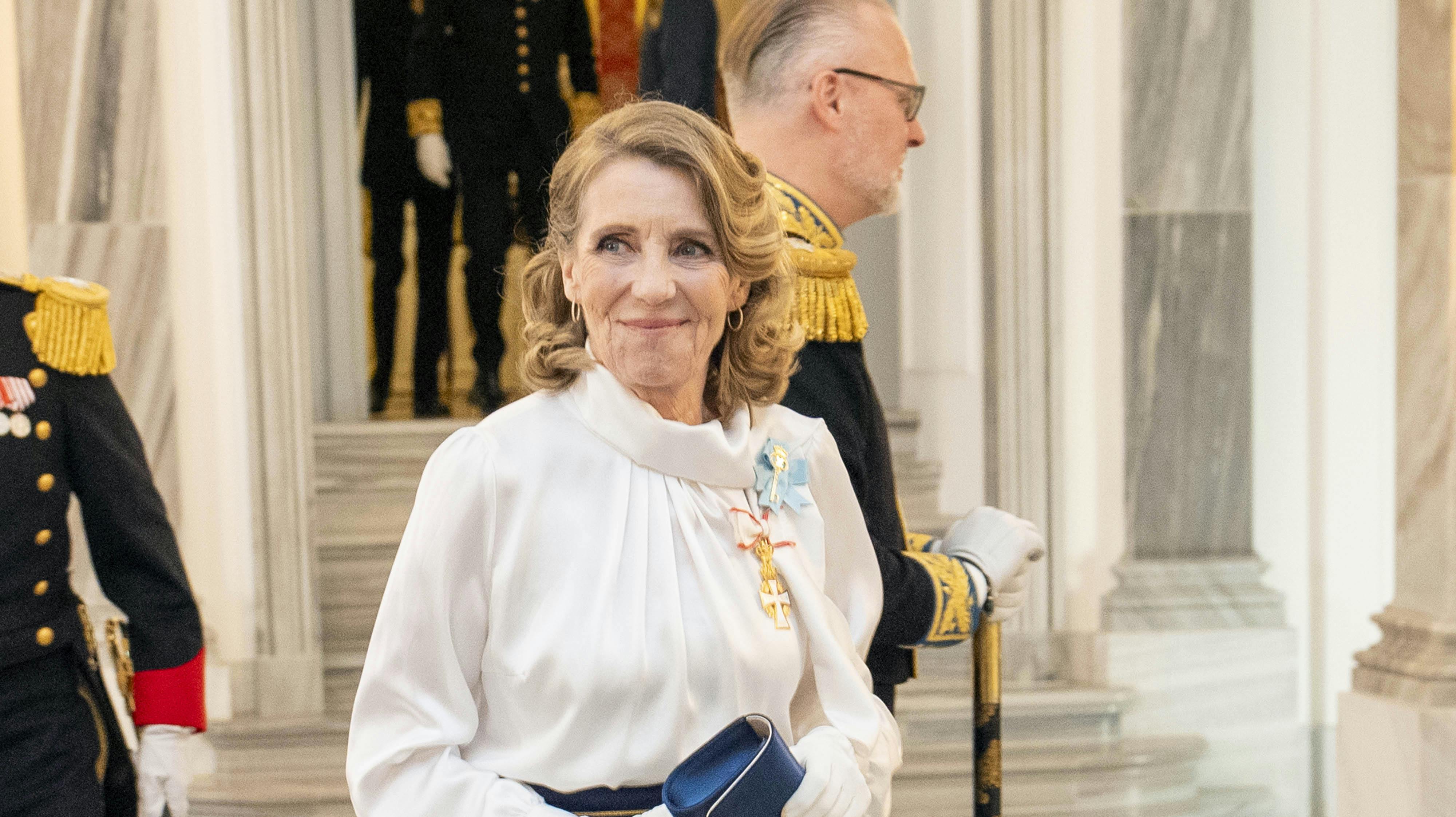 Kongehusets kommunikationschef blev mødt af ”tillykke”-hilsner, da hun onsdag ankom til sin sidste nytårskur i Christian VII's Palæ på Amalienborg – og det var der en ganske særlig årsag til