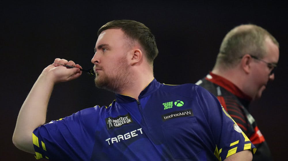 Luke Littler tabte sidste år VM-finalen i dart til verdensetteren Luke Humphries. Nu er han klar til finalen igen efter en sejr over Stephen Bunting.