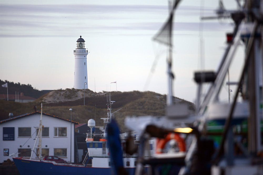 Torsdag aften døde en mand i 30'erne i en arbejdsulykke på et skib i Hirtshals Havn. (Arkivfoto).
