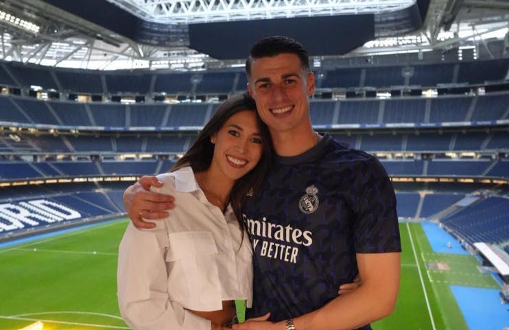 Kepa Arrizabalaga og Andrea Martínez er blevet forældre til tvillinger. Det fortæller de på Instagram, hvor de også afslører navnene på deres to prinsesser.