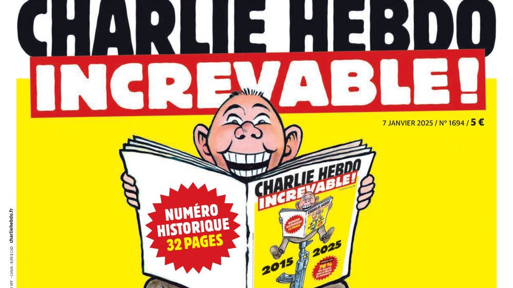 - Utrættelig!, står der på fransk på forsiden af særudgave af Charlie Hebdo. 