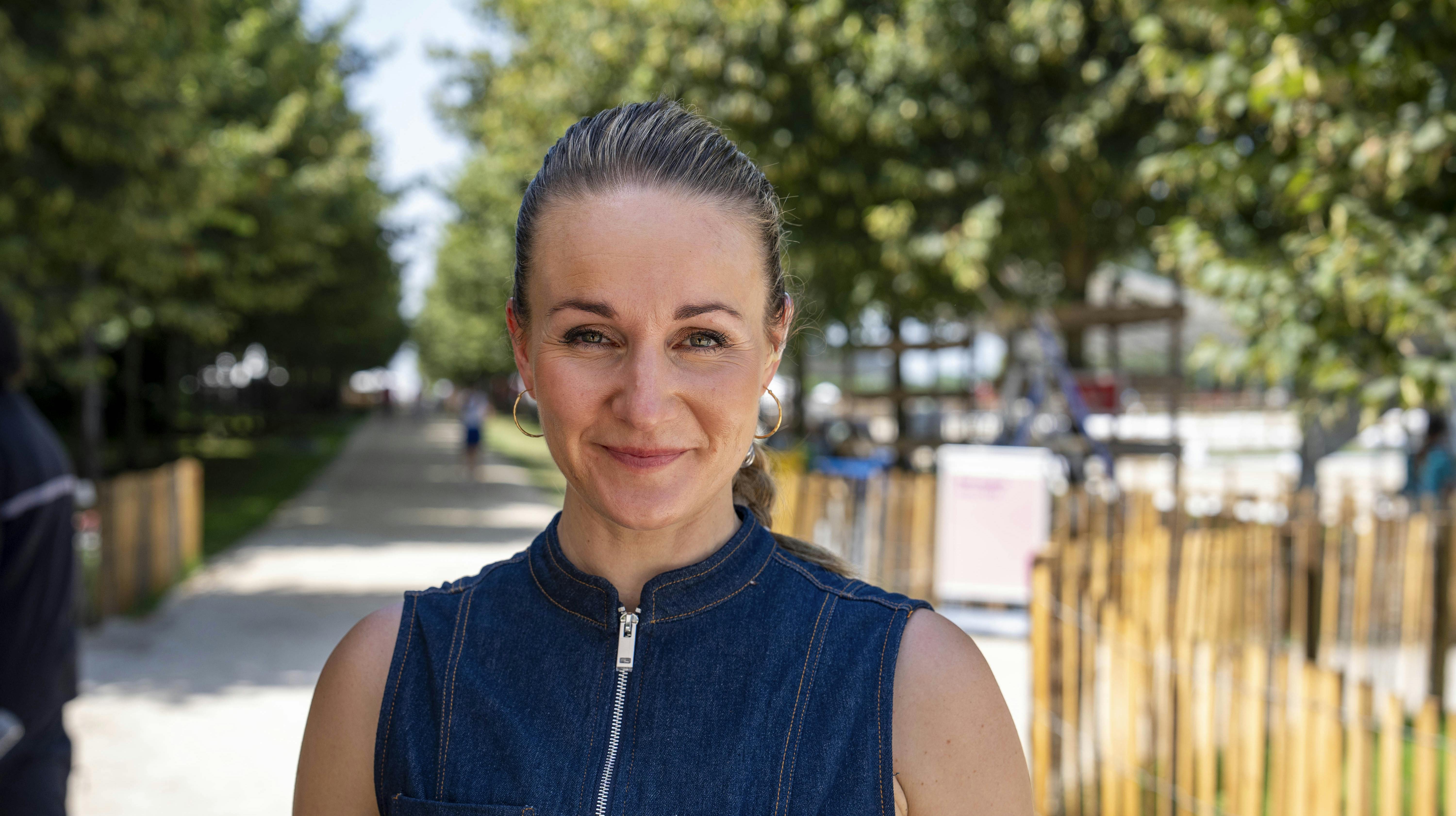 Stine Bjerre Mortensen er ikke at finde på skærmen, når VM-slutrunden i herrehåndbold begynder den 14. januar. Hun har valgt at trække stikket for at være sammen med familien.