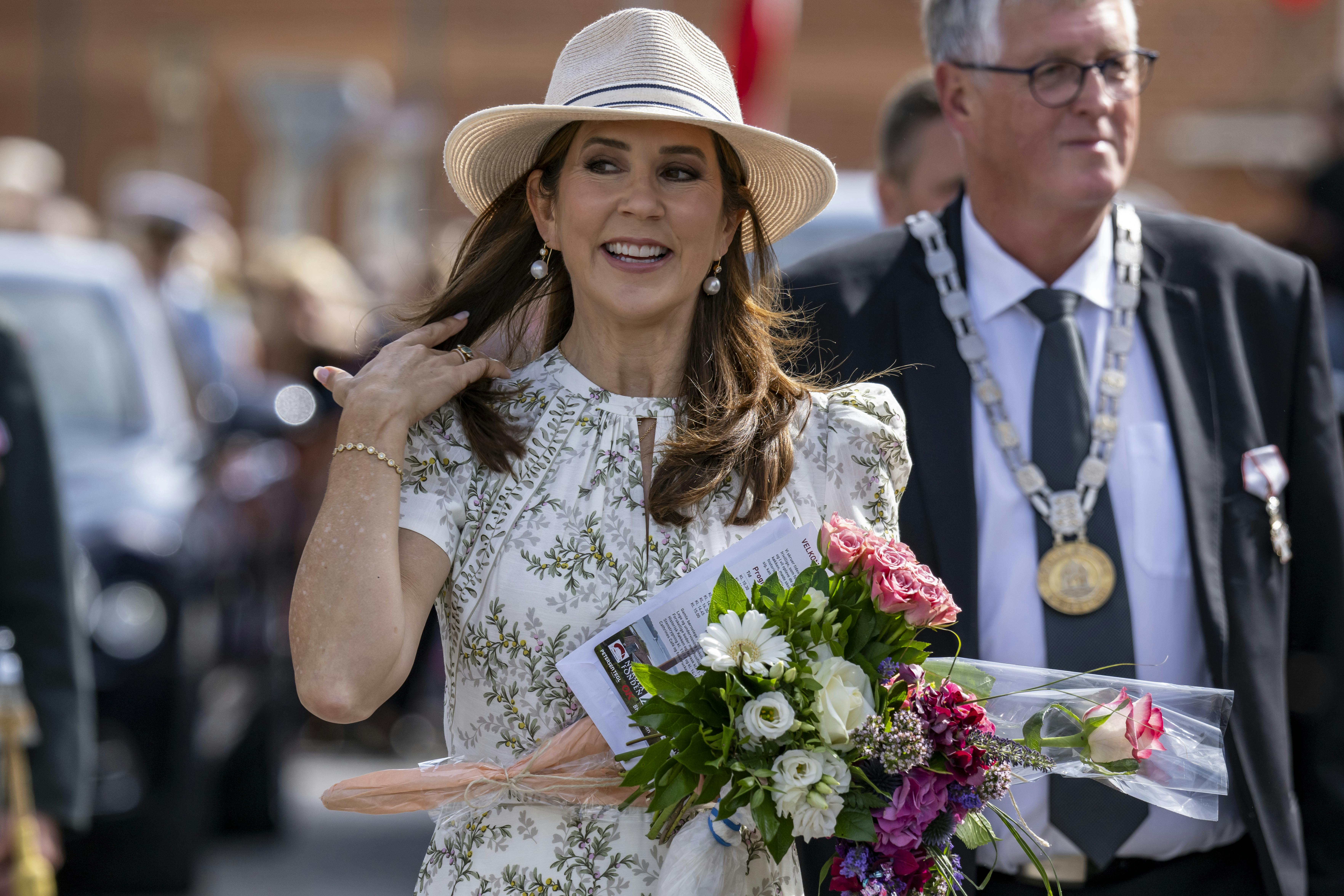 Dronning Mary begynder 2025 med at være på forsiden af Vogue Living Australia. 