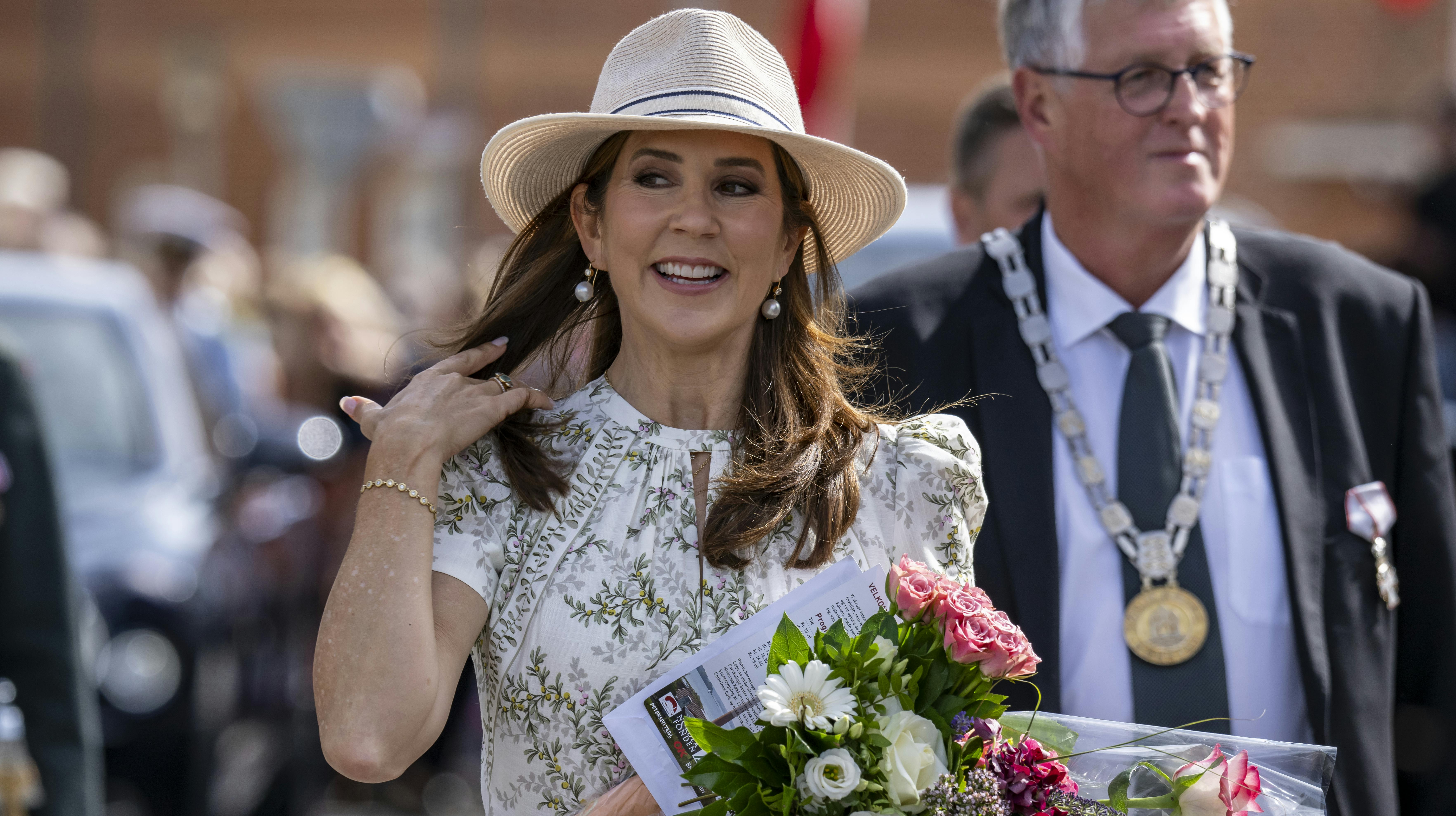 Dronning Mary begynder 2025 med at være på forsiden af Vogue Living Australia.