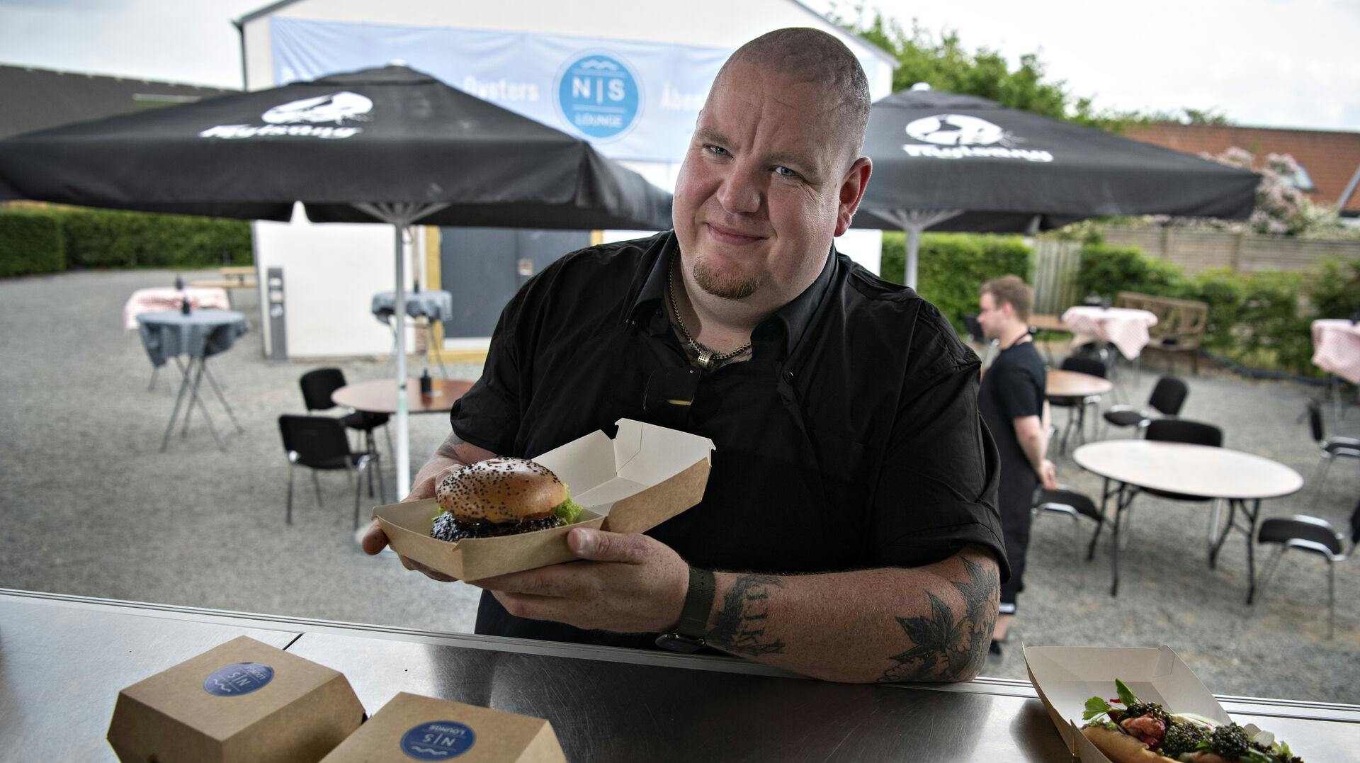 Anders Kuk Kristensen, kok og indehaver af N/S Lounge popup-restaurant. Hans kollega Niklas Friis Nielsen er ikke med på billedet. Brian Karmark