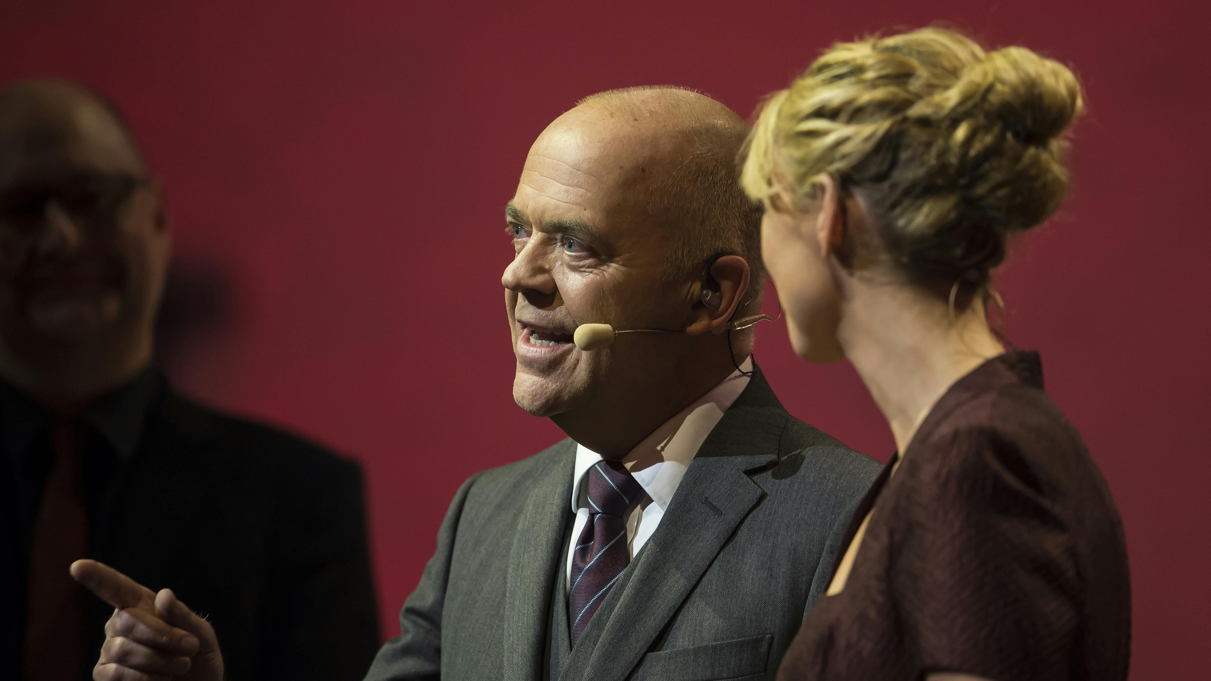 Jes Dorph som vært på ”Alletiders Juleshow” i 2016. Fire år efter blev han afskediget i forbindelse med den store sexismeundersøgelse, der fandt sted på TV 2.