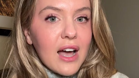 Tiffanny Goodtime er glad for ældre mænd. Det er hendes kæreste et bevis på. Han er nemlig ifølge hende selv 80 år gammel.