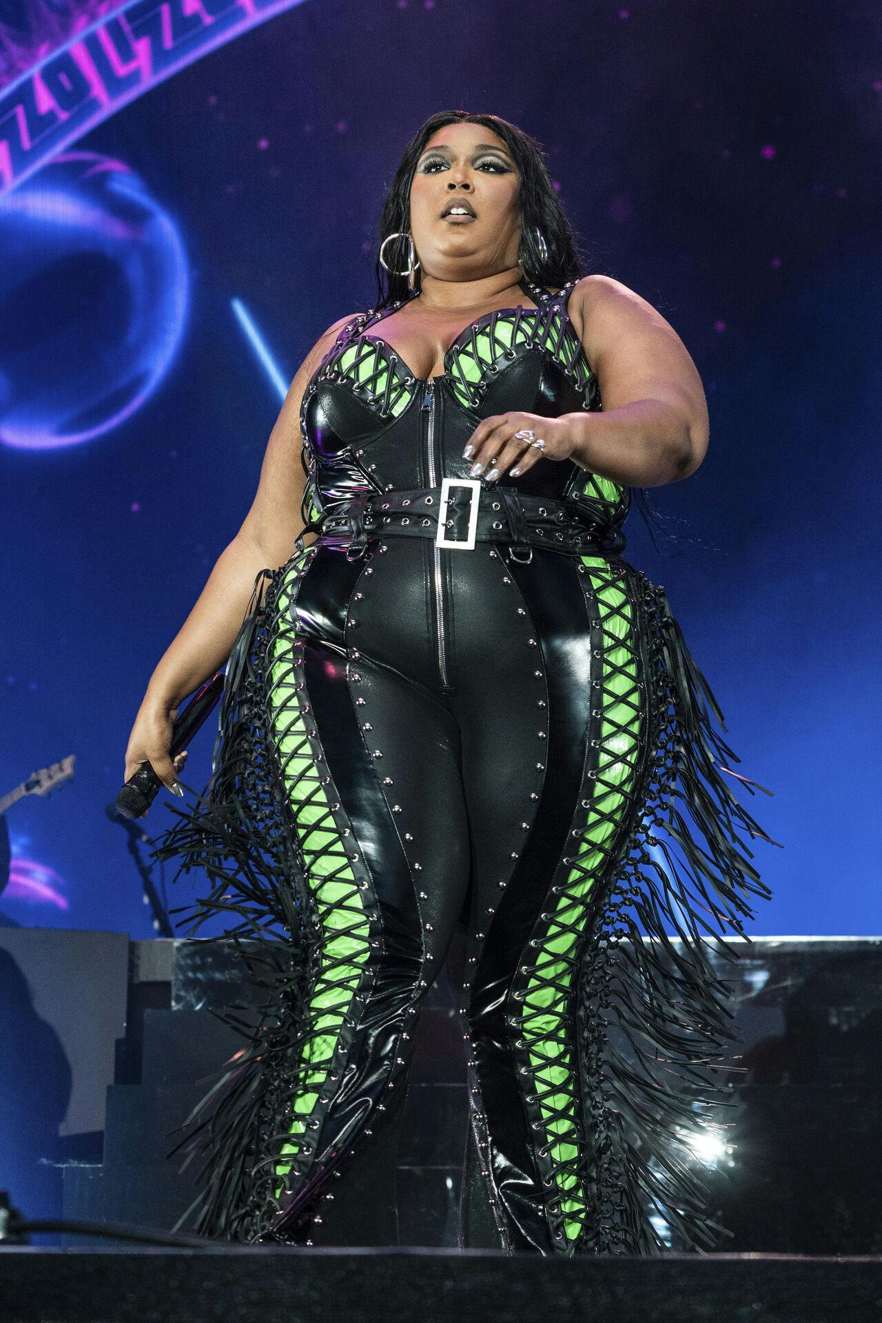 Der er betydeligt mindre af Lizzo, end der var, da hun i 2023 optrådte til BottleRock Napa Valley Music Festival.