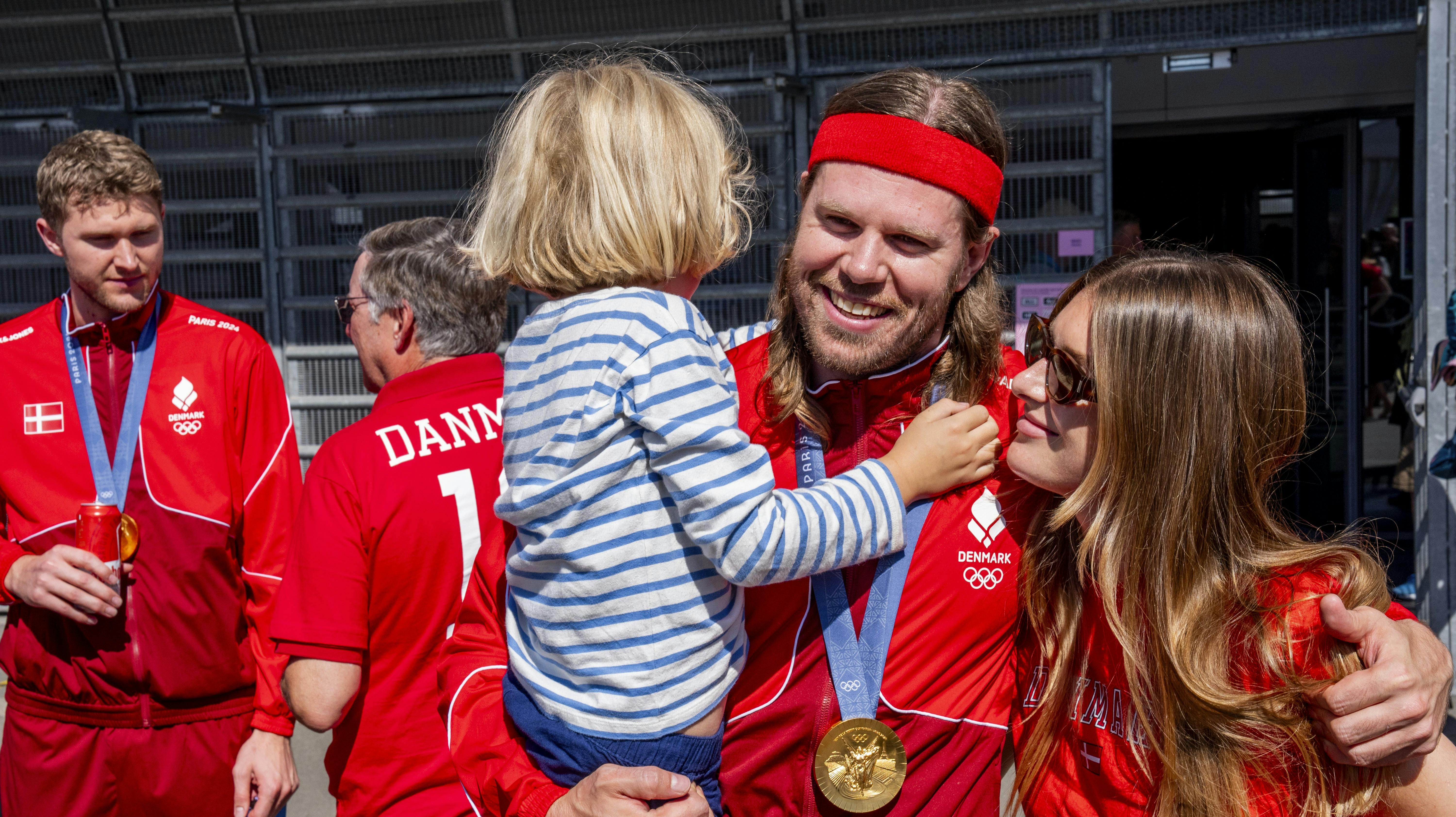 Mikkel Hansen kan endelig nyde en januar uden en håndboldslutrunde på menuen. Det har han da også udnyttet til at tage på familieferie på Tenerife.