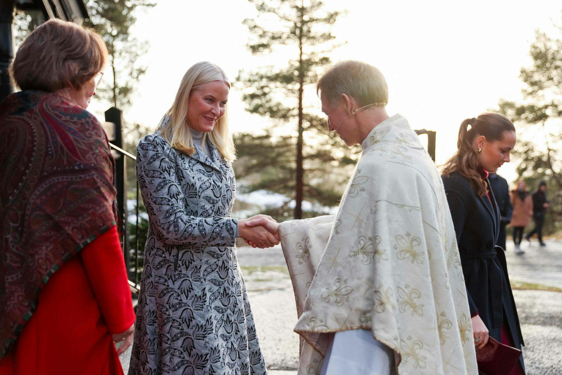 Kronprinsesse Mette-Marit viste sig i julen, men nu er der markant stille omkring hende igen.